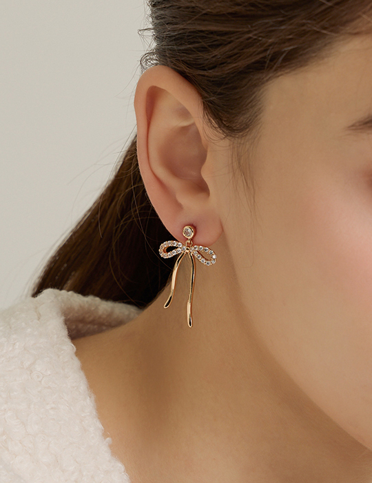 心動璀璨蝶舞。針式耳環(金)