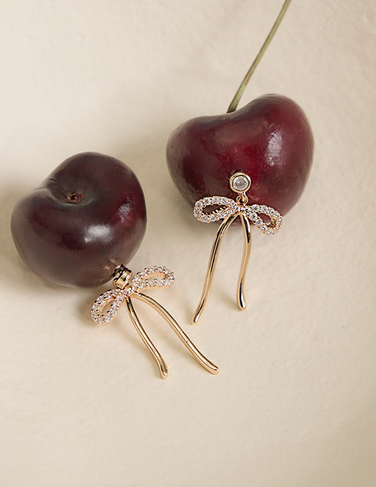 心動璀璨蝶舞。針式耳環(金)