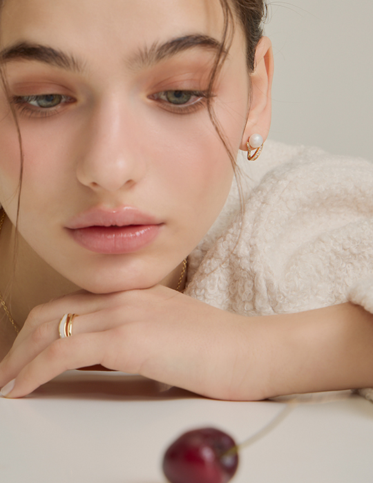 V戀珍珠。銀針耳環