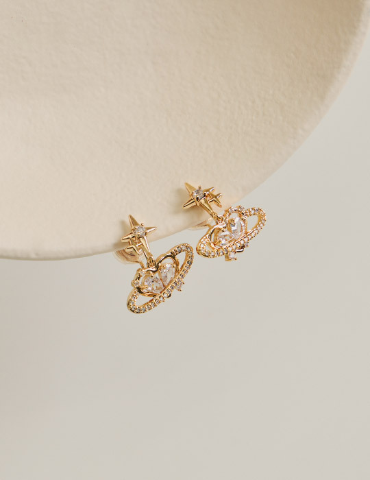 派對心星璀璨。夾式耳環
