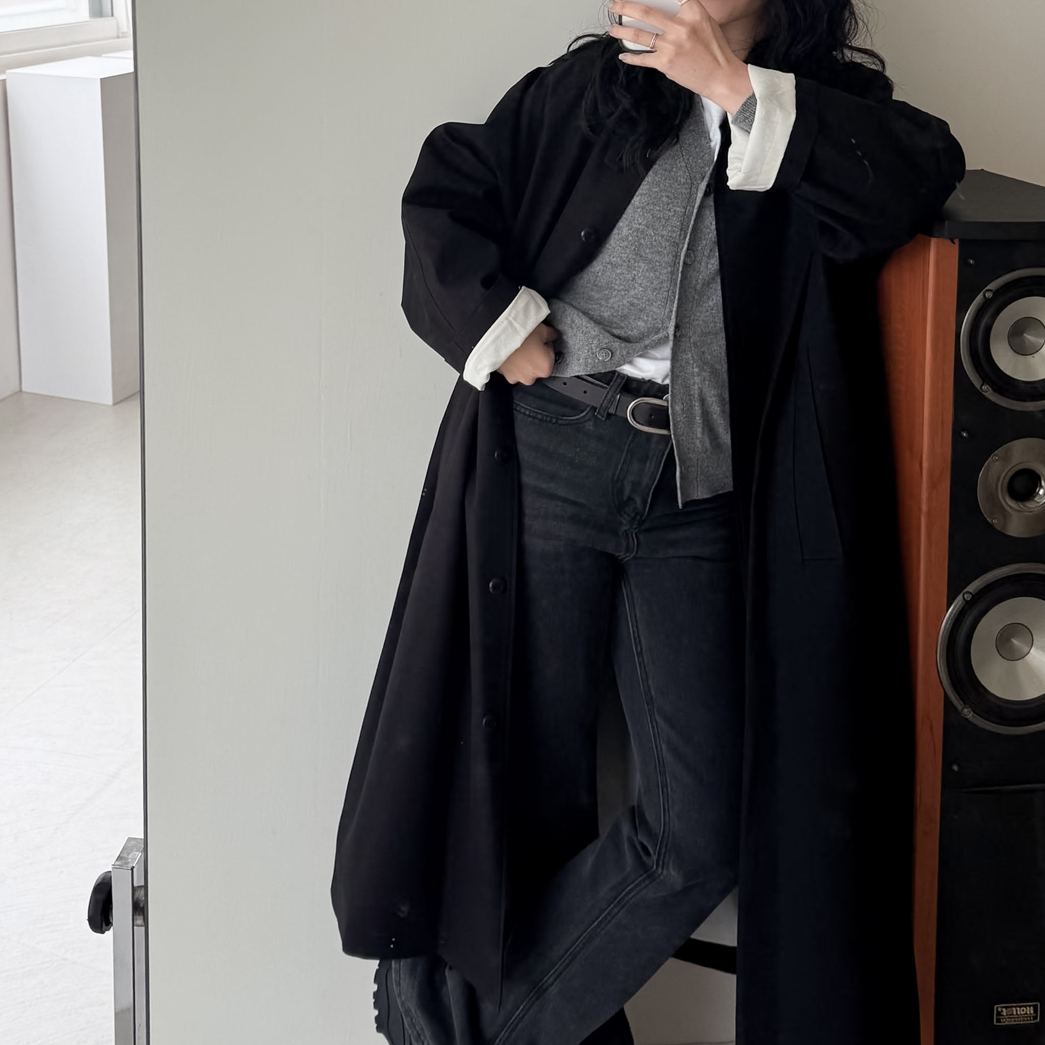 R02後設計俐落打褶風衣外(黑)