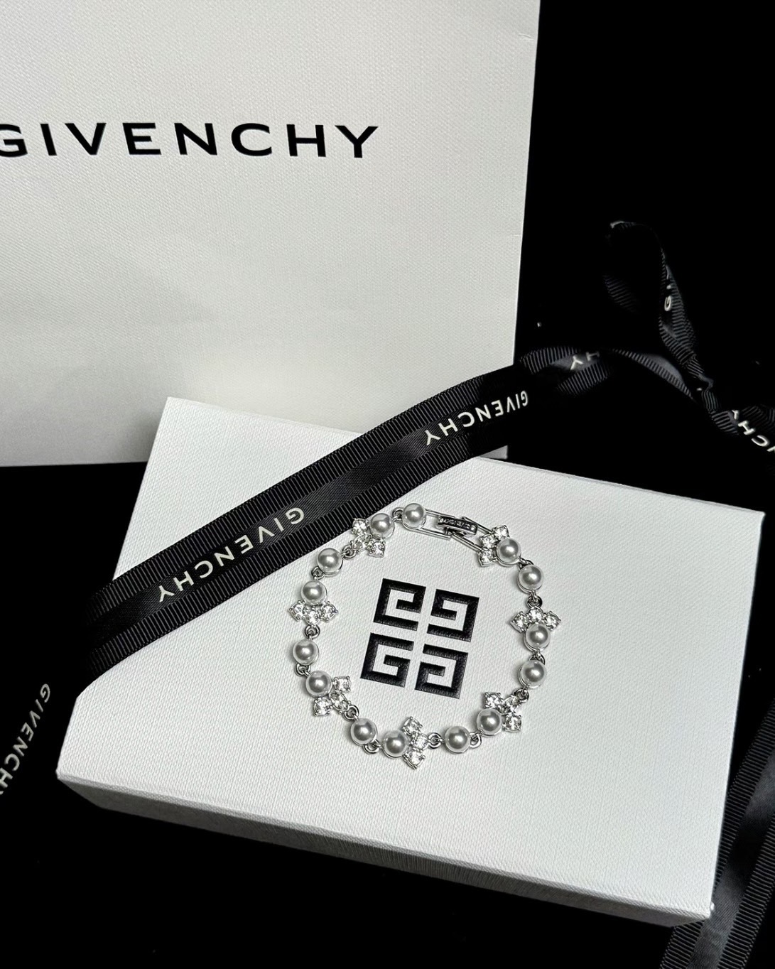 <超絕美>GIVENCHY 紀梵希 仿水晶 仿珍珠 手鍊 無盒 無袋