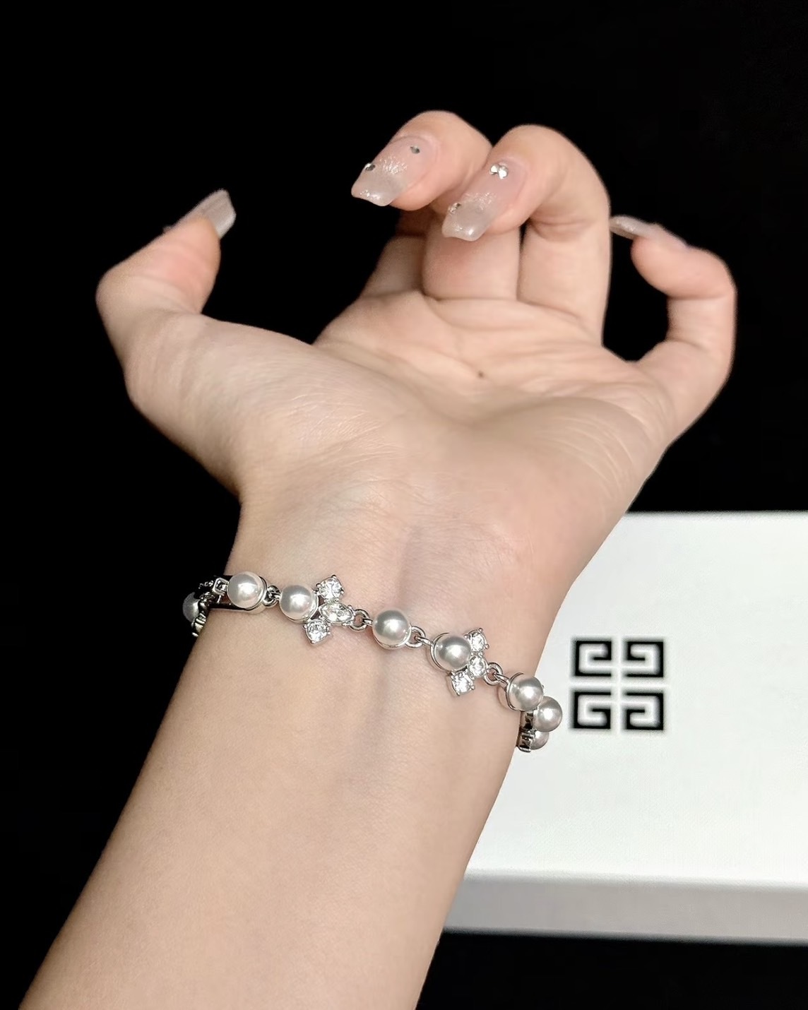<超絕美>GIVENCHY 紀梵希 仿水晶 仿珍珠 手鍊 無盒 無袋