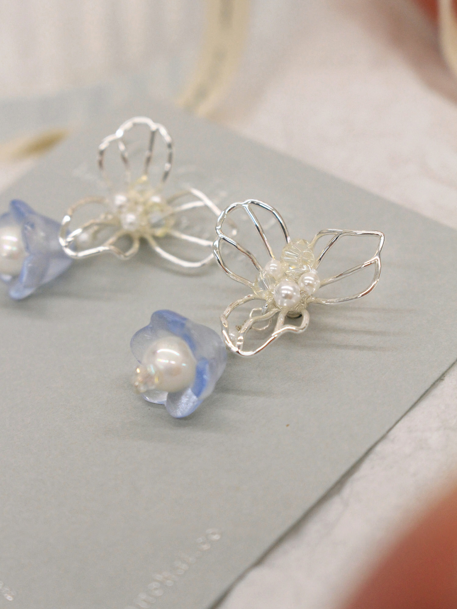 浪漫超能力。MUCHAT手作鏤空鈴蘭花珍珠純銀針耳環