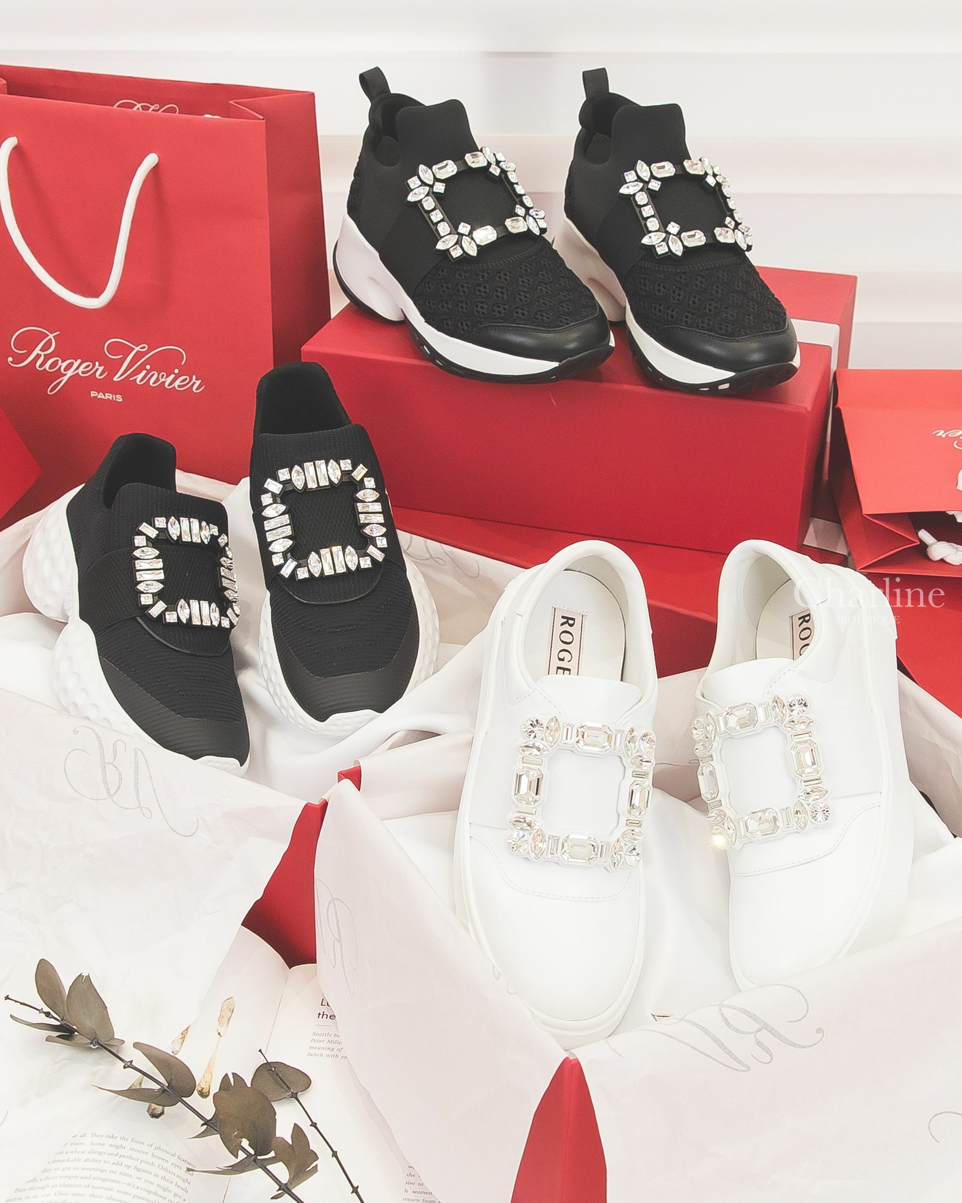 Roger Vivier Very Vivier 白色皮革銀色水晶方釦運動鞋,Viv' Run Strass 黑色水晶方釦太空棉運動鞋,Viv' Run Light 黑色水晶方釦太空棉運動鞋-Charline Boutique 精品代購
