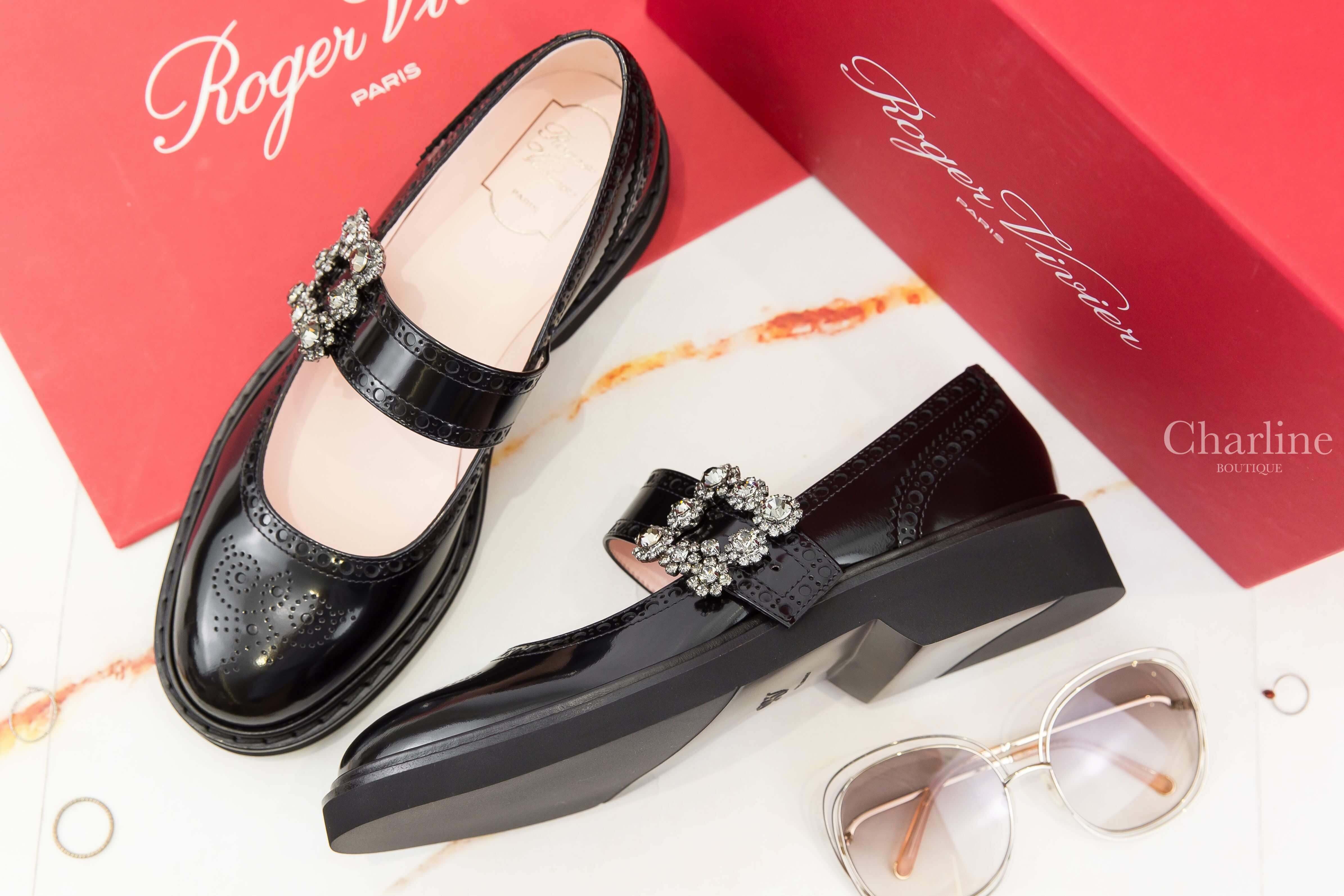 Roger Vivier Viv' Rangers Mary Janes In Leather 黑色雕花小牛皮灰色鑲鑽花釦瑪莉珍鞋-Charline Boutique 精品代購