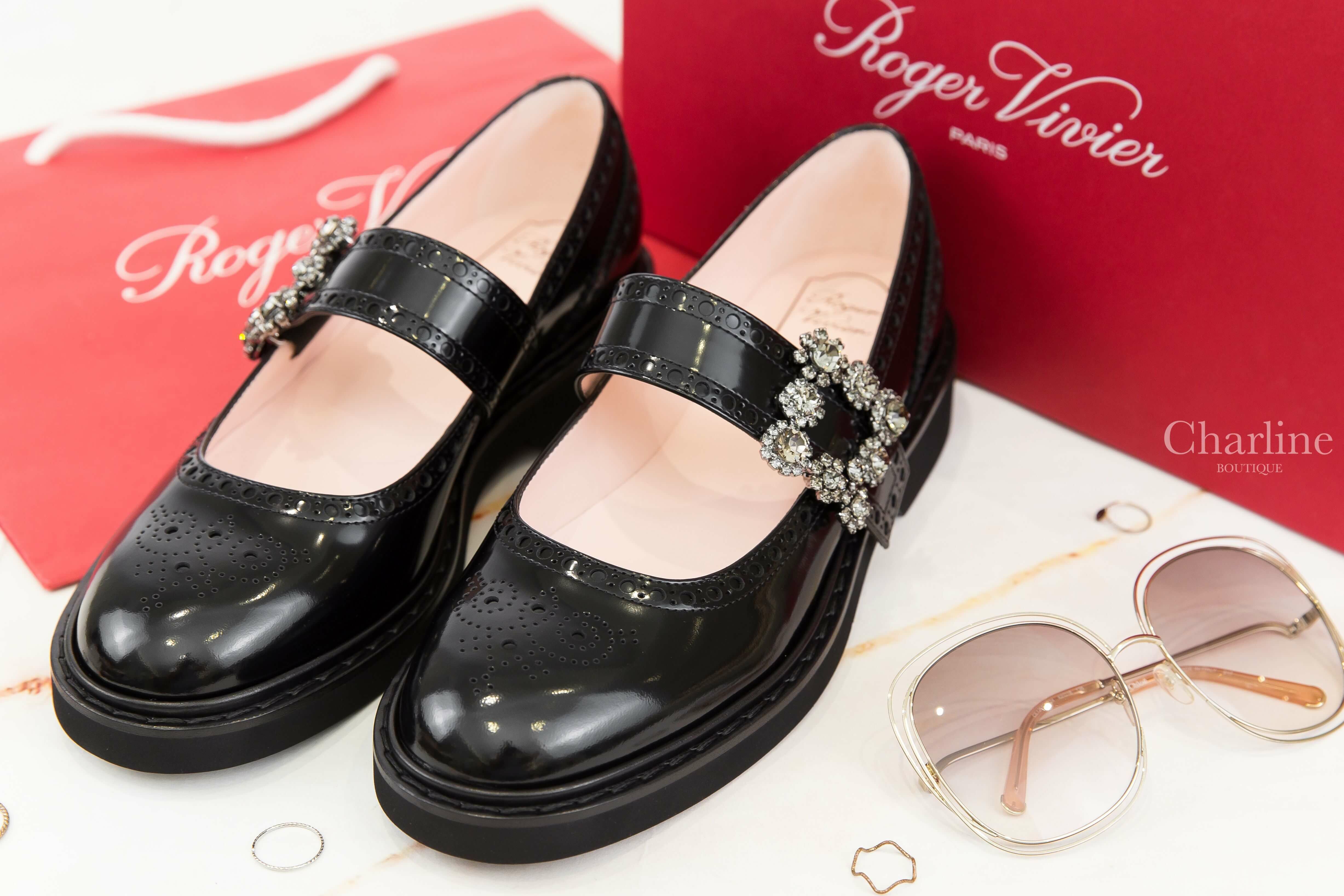 Roger Vivier Viv' Rangers Mary Janes In Leather 黑色雕花小牛皮灰色鑲鑽花釦瑪莉珍鞋-Charline Boutique 精品代購
