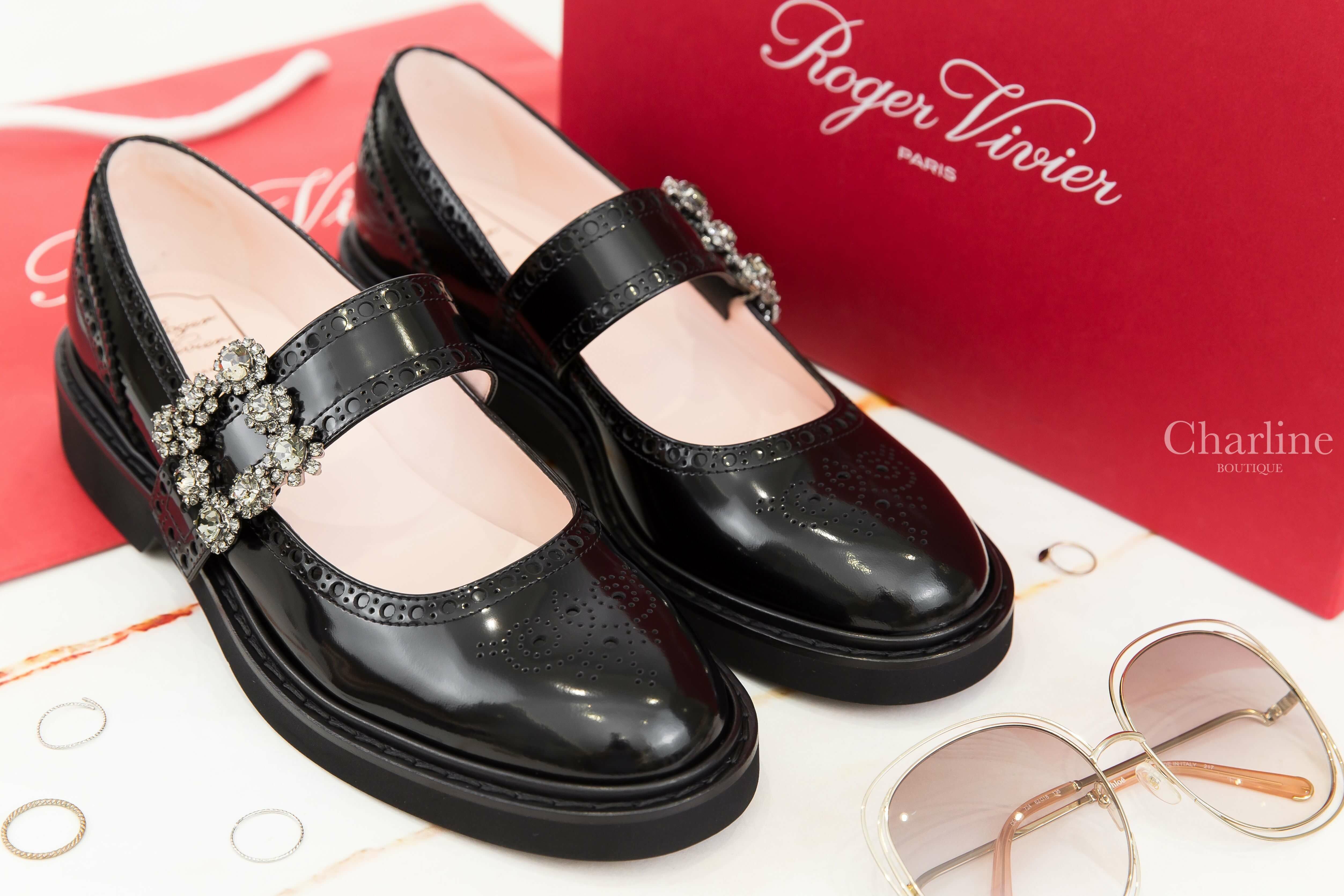 Roger Vivier Viv' Rangers Mary Janes In Leather 黑色雕花小牛皮灰色鑲鑽花釦瑪莉珍鞋