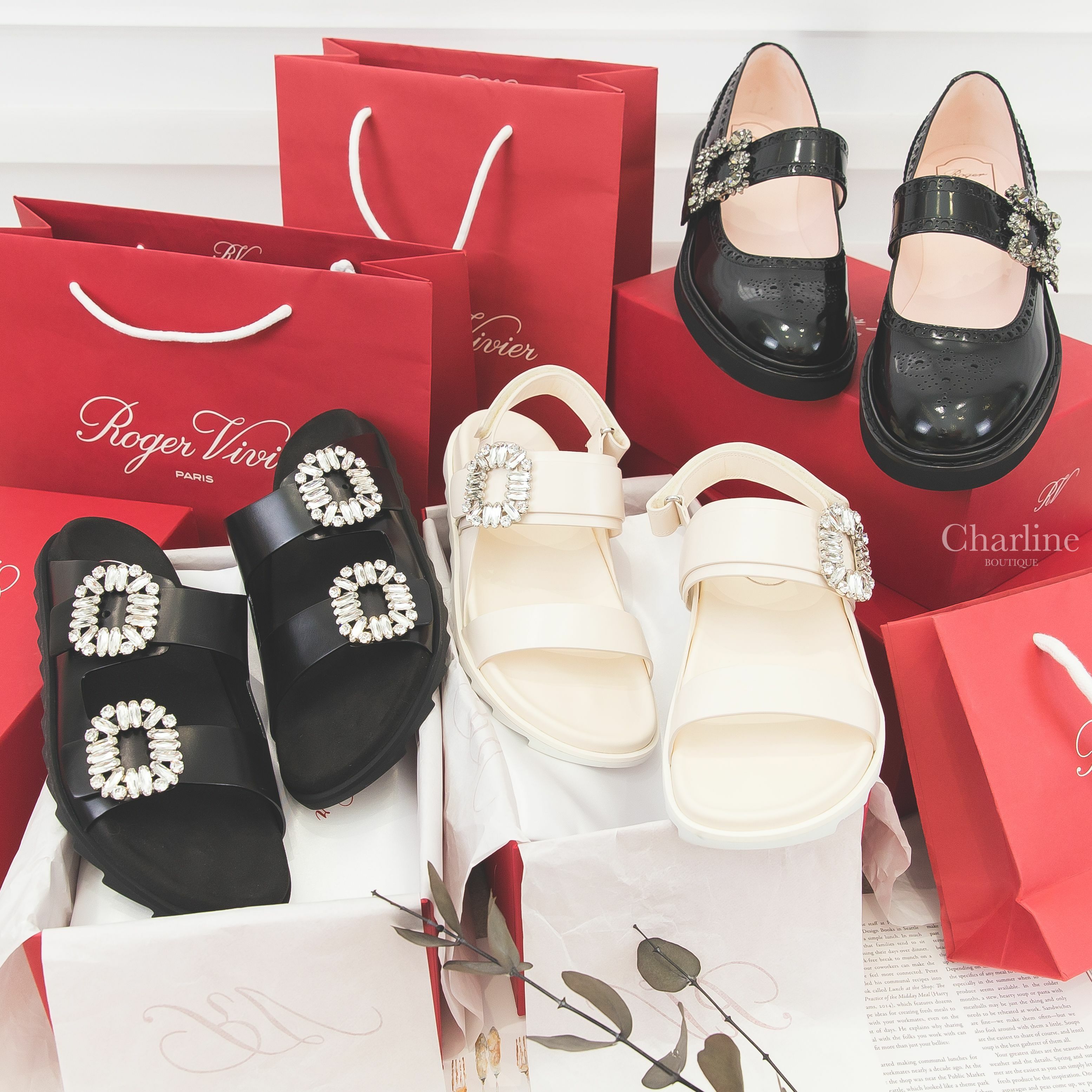 Roger Vivier 米白色皮革銀色水晶方釦涼鞋,Roger Vivier Slidy 黑色皮革銀色水晶方釦涼鞋,Roger Vivier 黑色雕花小牛皮灰色鑲鑽花釦瑪莉珍鞋-Charline Boutique 精品代購