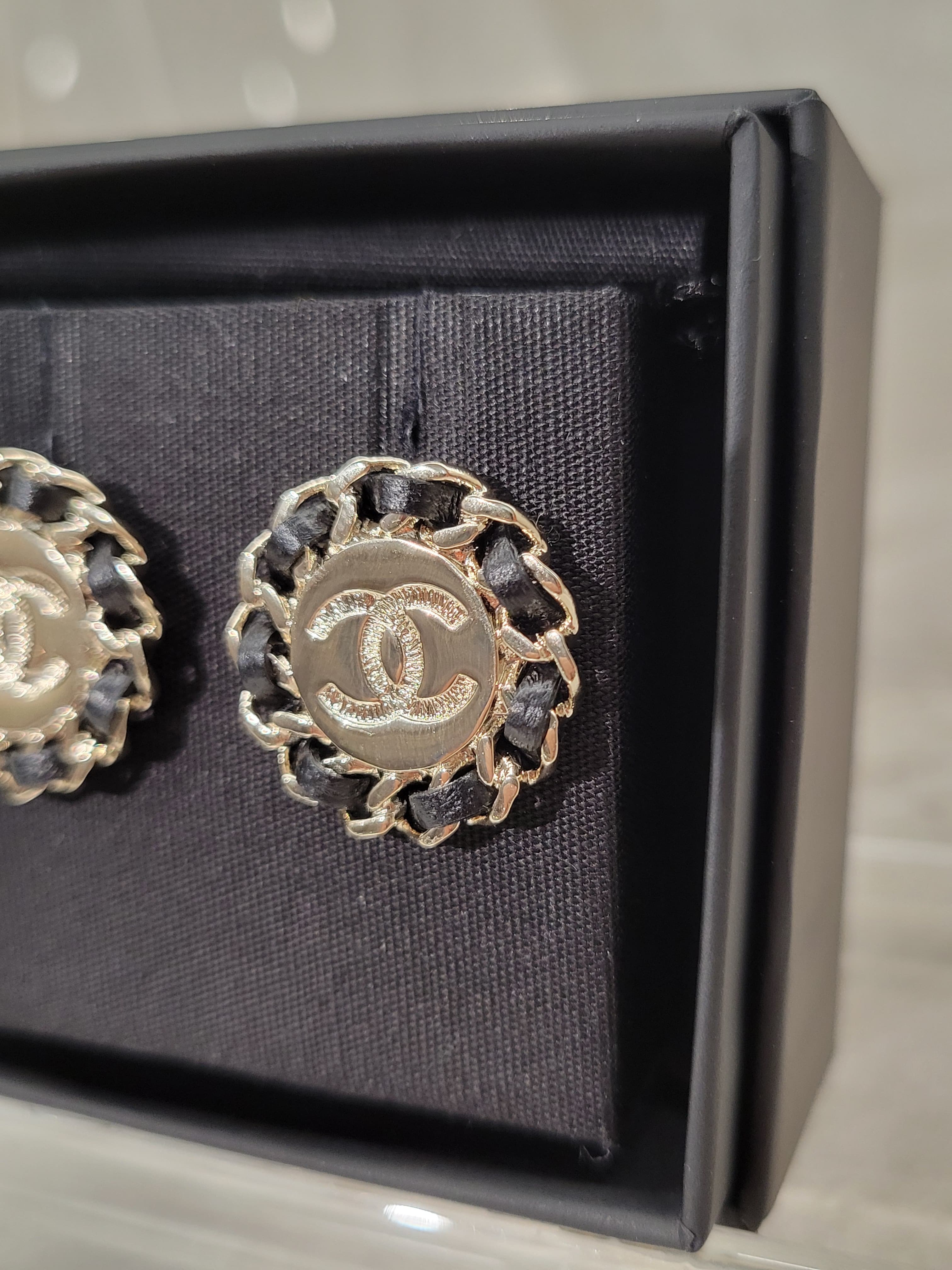 CHANEL ABE862 EARRINGS CRICLE LEATHER GOLD 圓形 皮穿鏈 淡金 耳環