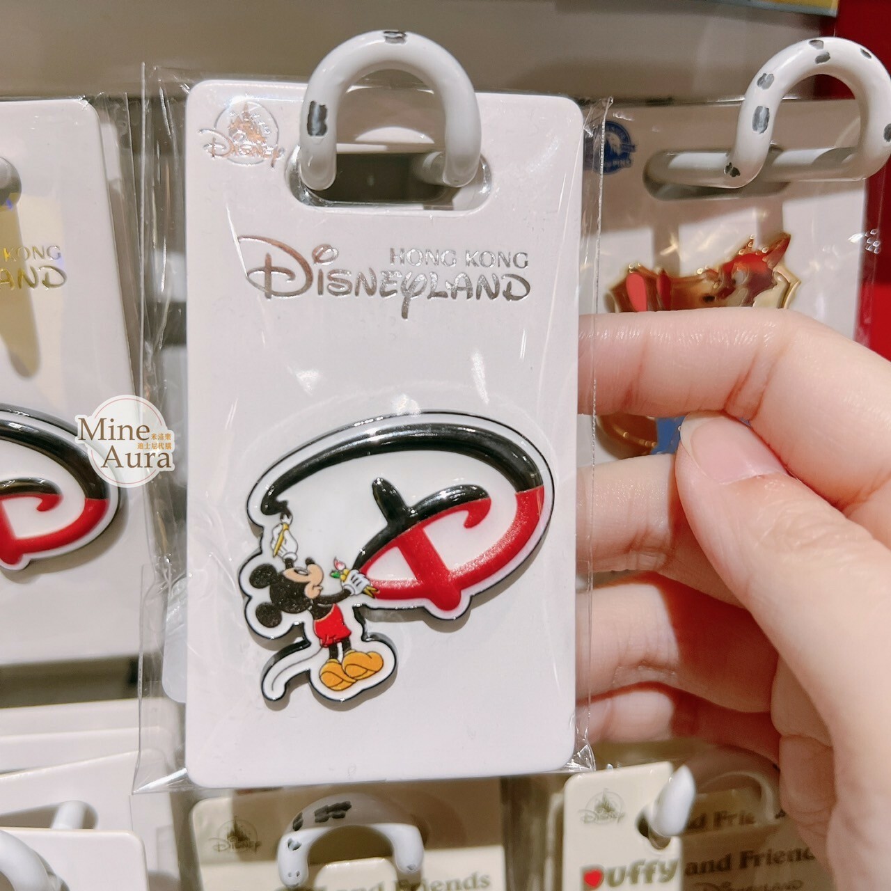 米奇 Mickey 黑紅配色 D字 標誌造型 徽章 PIN -香港迪士尼樂園