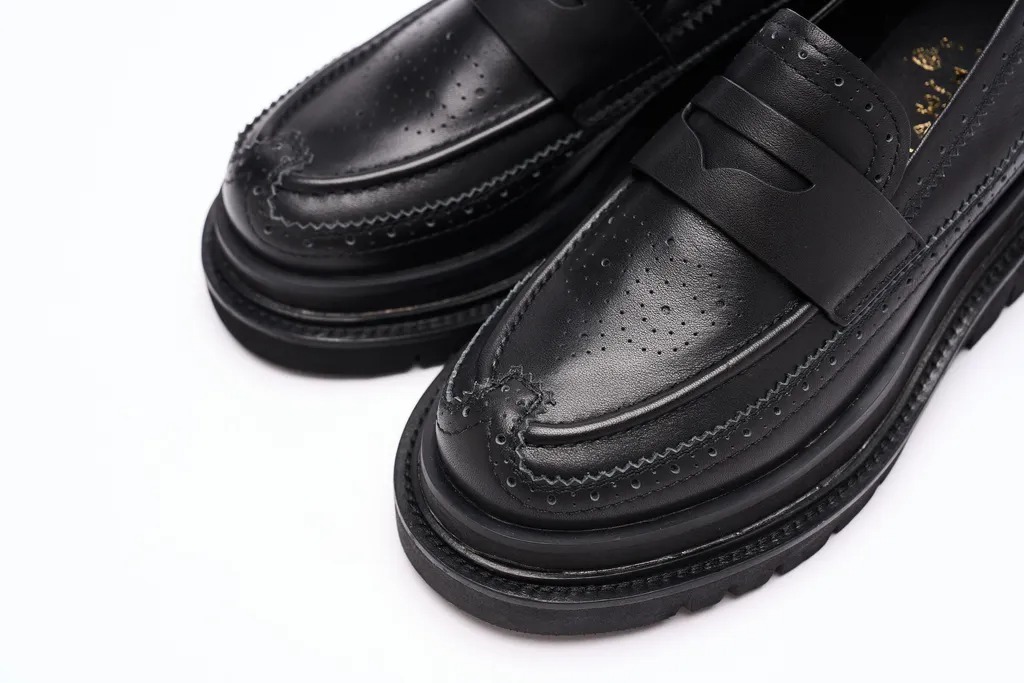 VATIC 63mm樂福鞋雕花納帕皮革(黑色車線款)