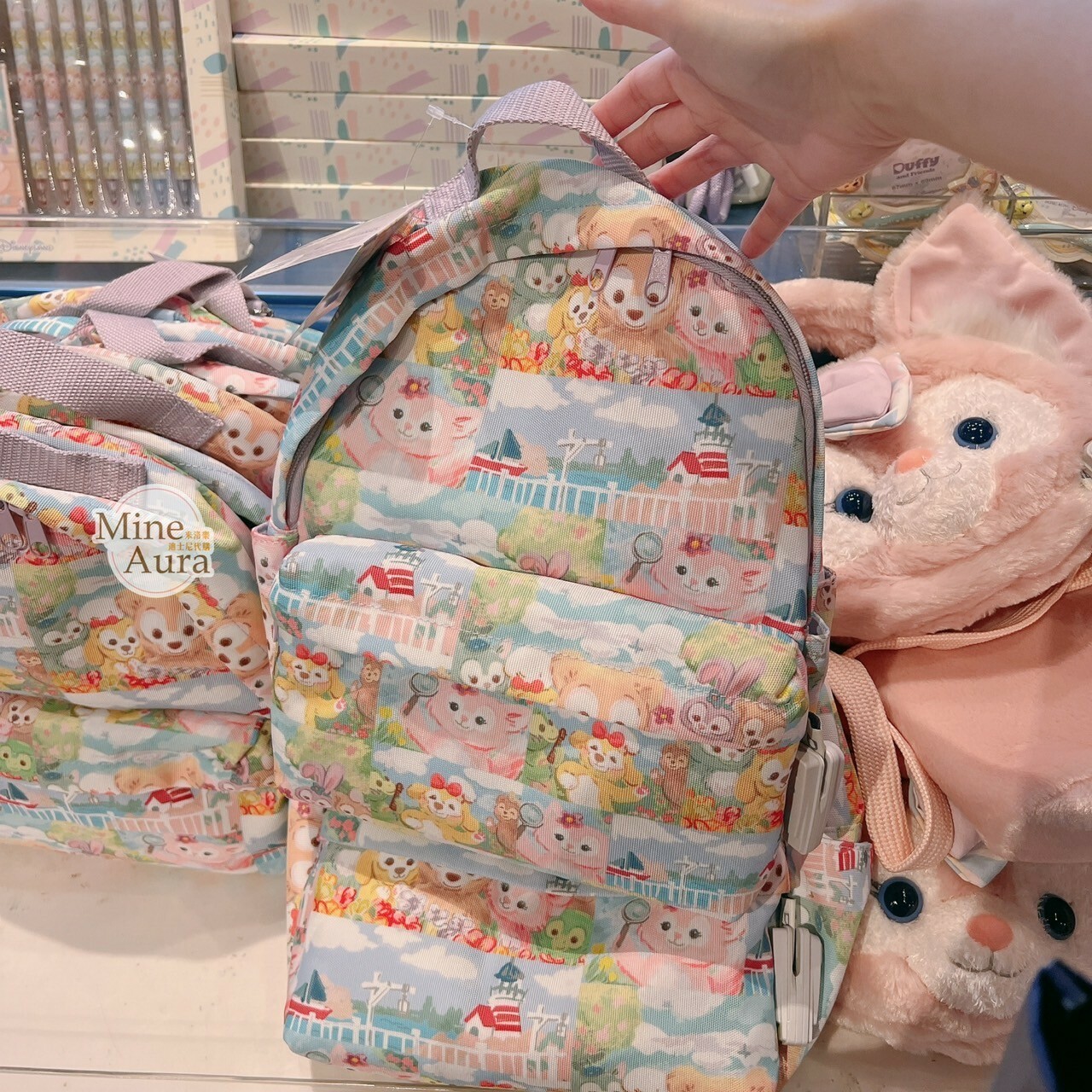 達菲 Duffy 與好友們 快樂相傳 smiles go around 滿版圖案 後背包 -香港迪士尼樂園