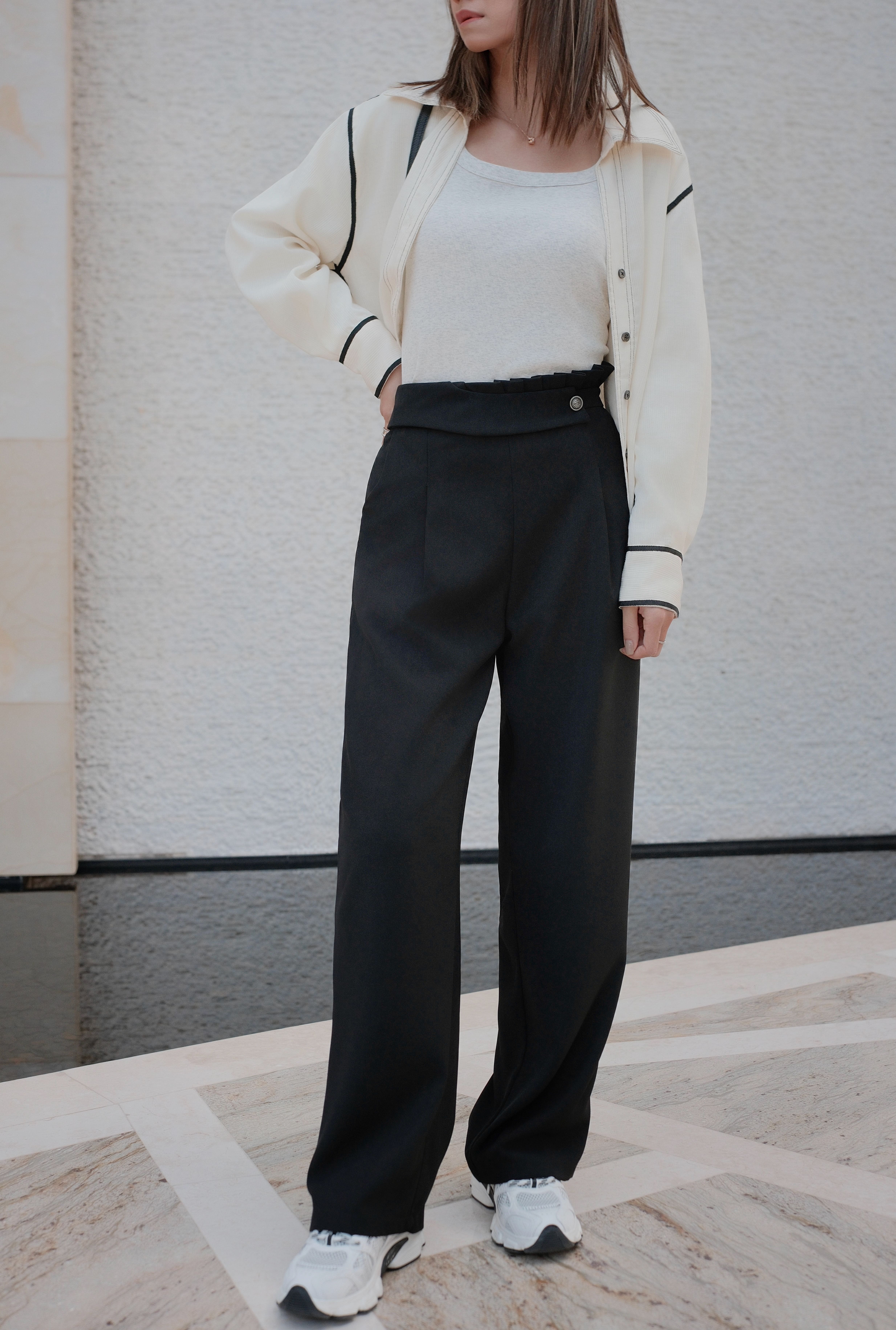 Ruffles Waist Details Straight-Leg Pants_PT253L02