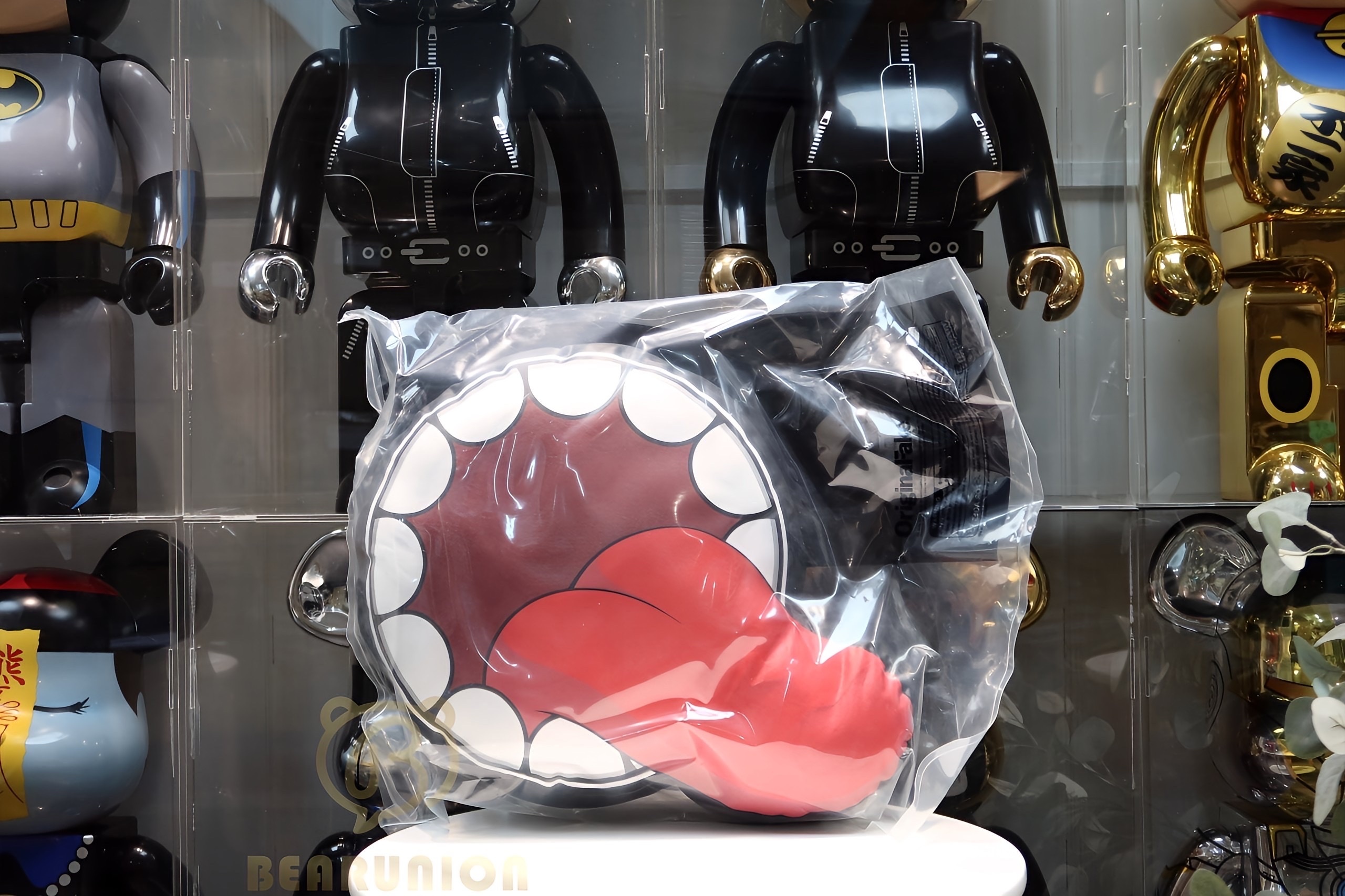 🥇現貨🥇KAWS Circle Tongue 2010