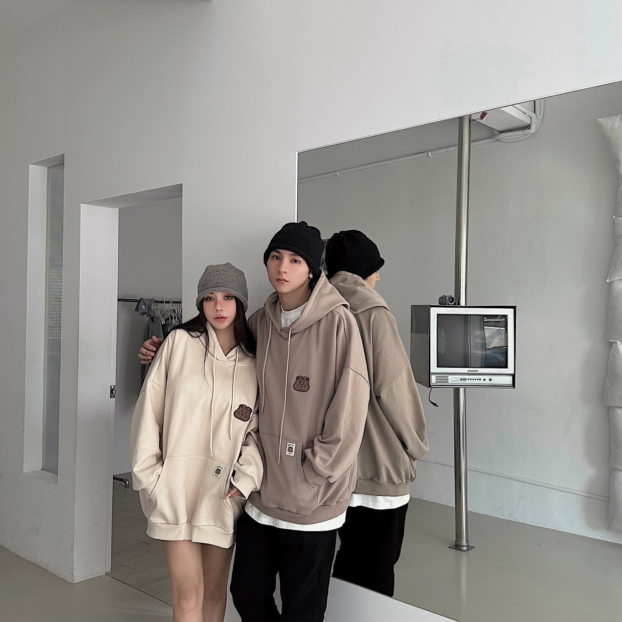 Mar【 3.6 PM21:00】𝙤𝙢𝙚𝙧-𝙢𝙖𝙙𝙚-訂製款-OMER立體繡男友風帽Tee/售完不補