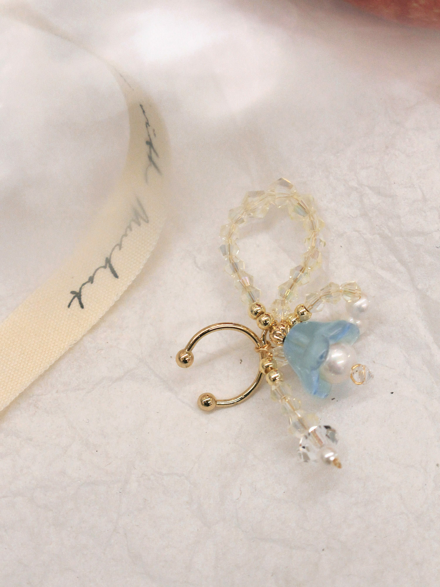 浪漫超能力。MUCHAT手作14KGP水晶鈴蘭花珍珠耳骨夾(單支)