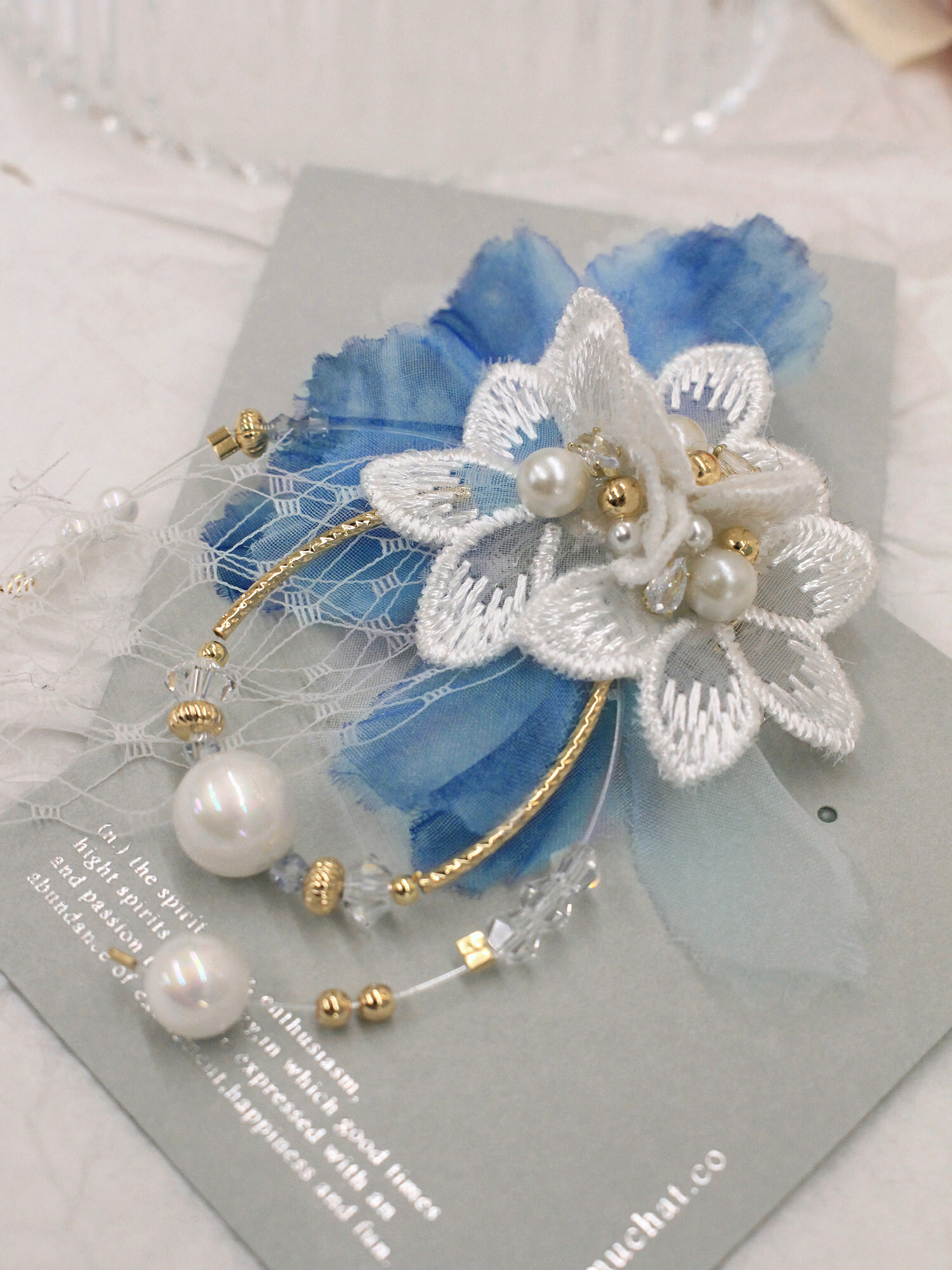 奧米的回覆。MUCHAT手作14KGP珍珠透紗蕾絲花別針