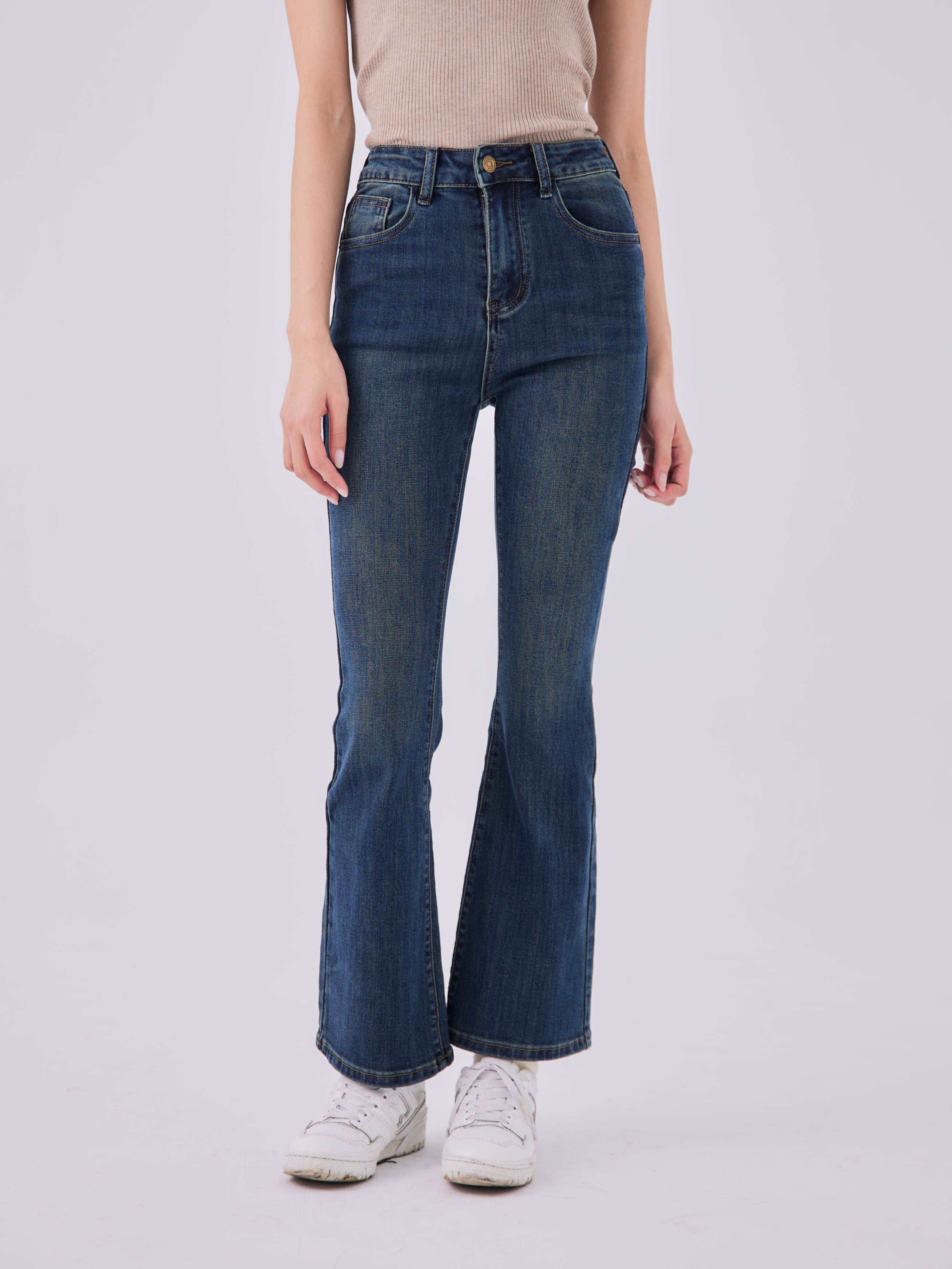 愛心釦刺繡喇叭牛仔褲