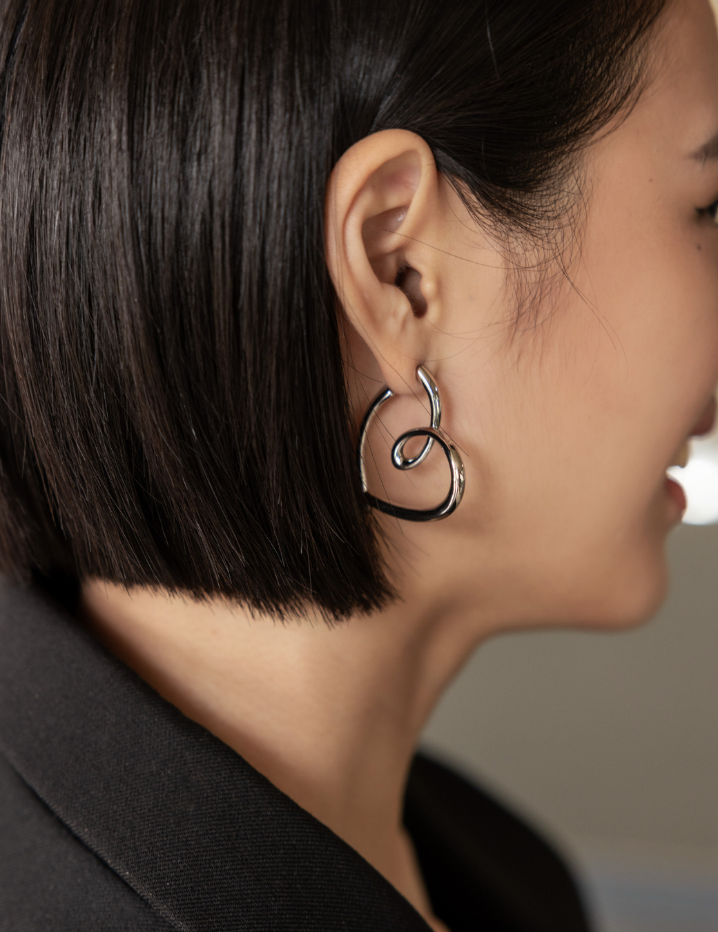 Melt · 不對稱流線愛心耳環（銀色）