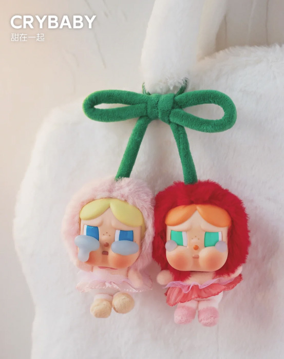 POP MART 泡泡馬特 CRYBABY 愛神的眼淚系列-搪膠毛絨吊卡（甜在一起）