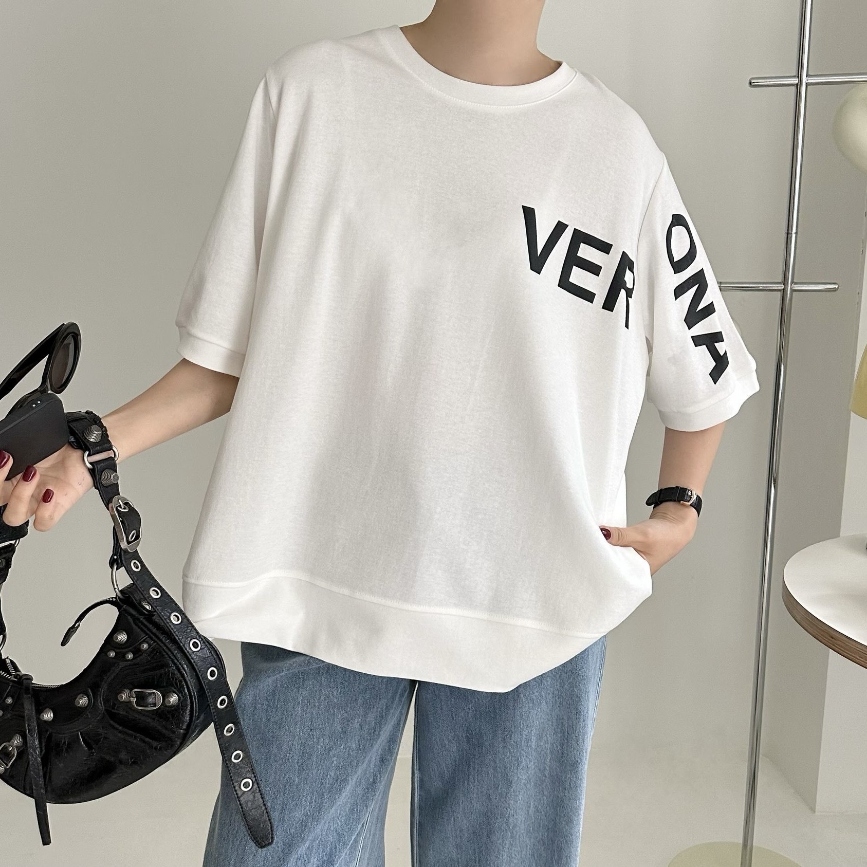 【BONNIE】手袖印英文字TOP