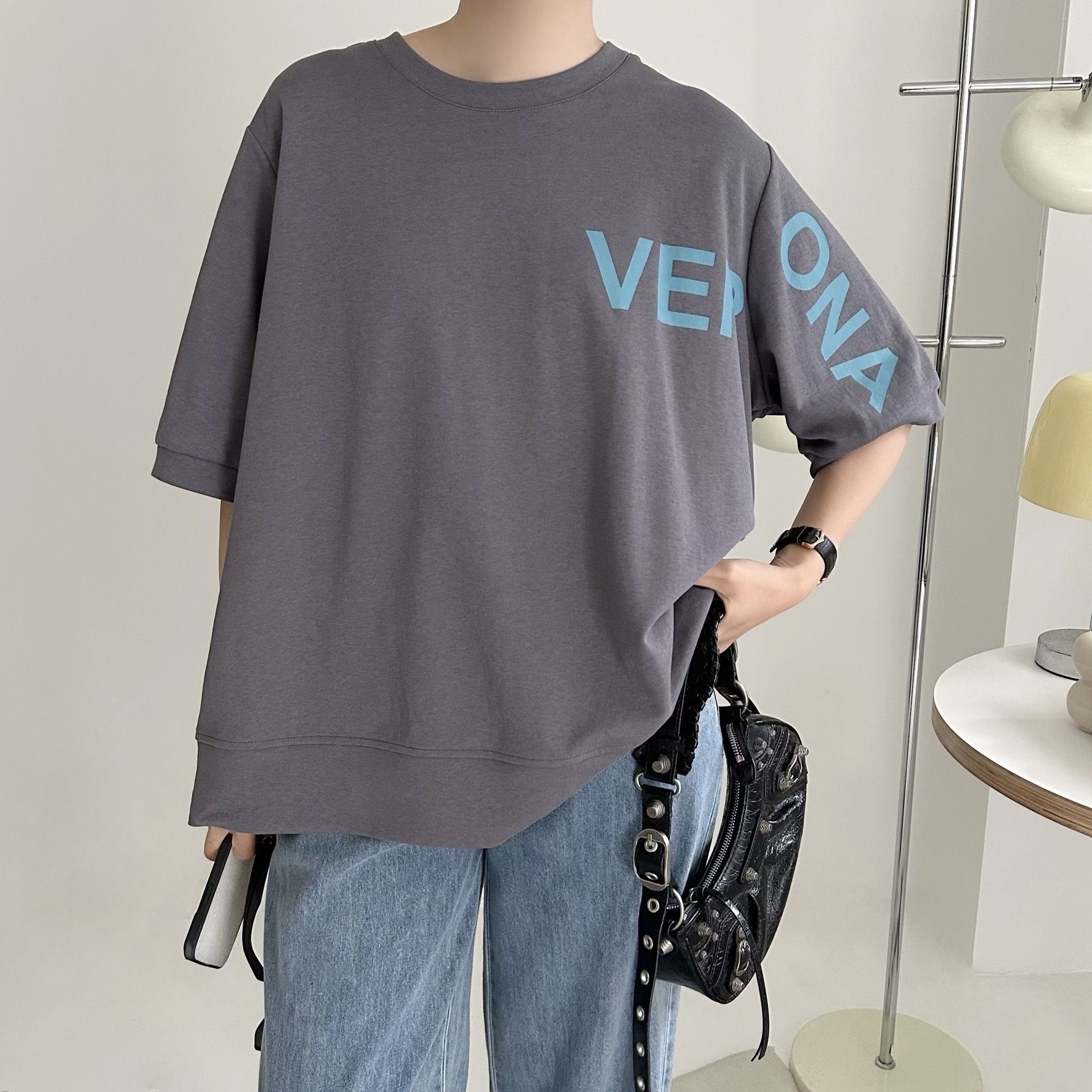 【BONNIE】手袖印英文字TOP