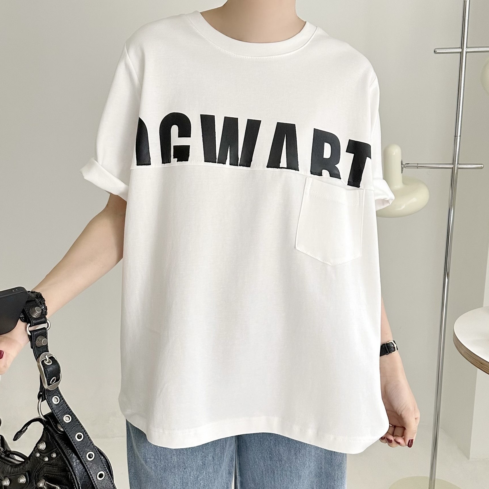 【BONNIE】半英文字胸小袋TOP