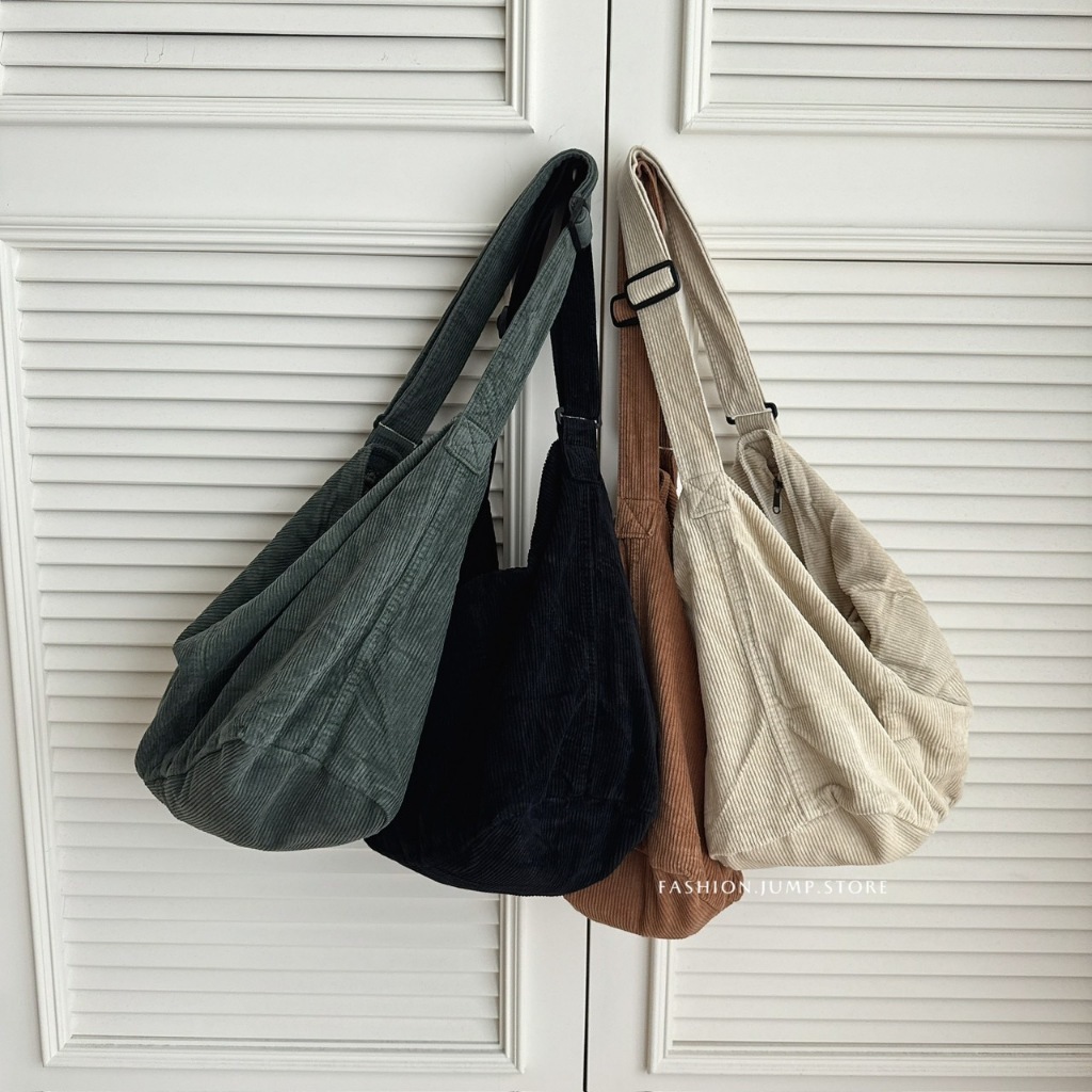 （現貨）上學必備✨日系素面 簡約燈芯絨 大容量側背包 BAG18