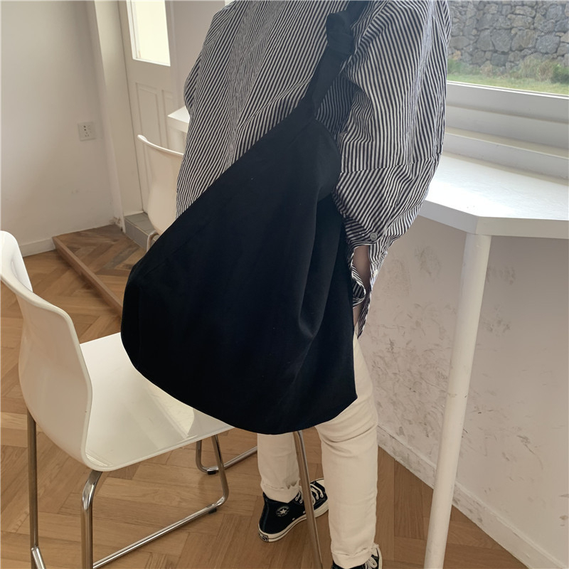 （現貨）日常百搭 ⏦ 扭結設計帆布包 5色 大容量 肩背包 斜背包 BAG4