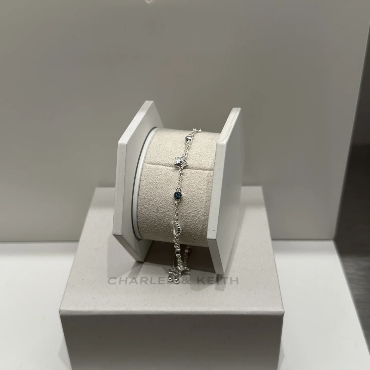 <閃到不行>Charles & Keith 小CK Oceana 施華洛世奇 水晶手鍊 銀色