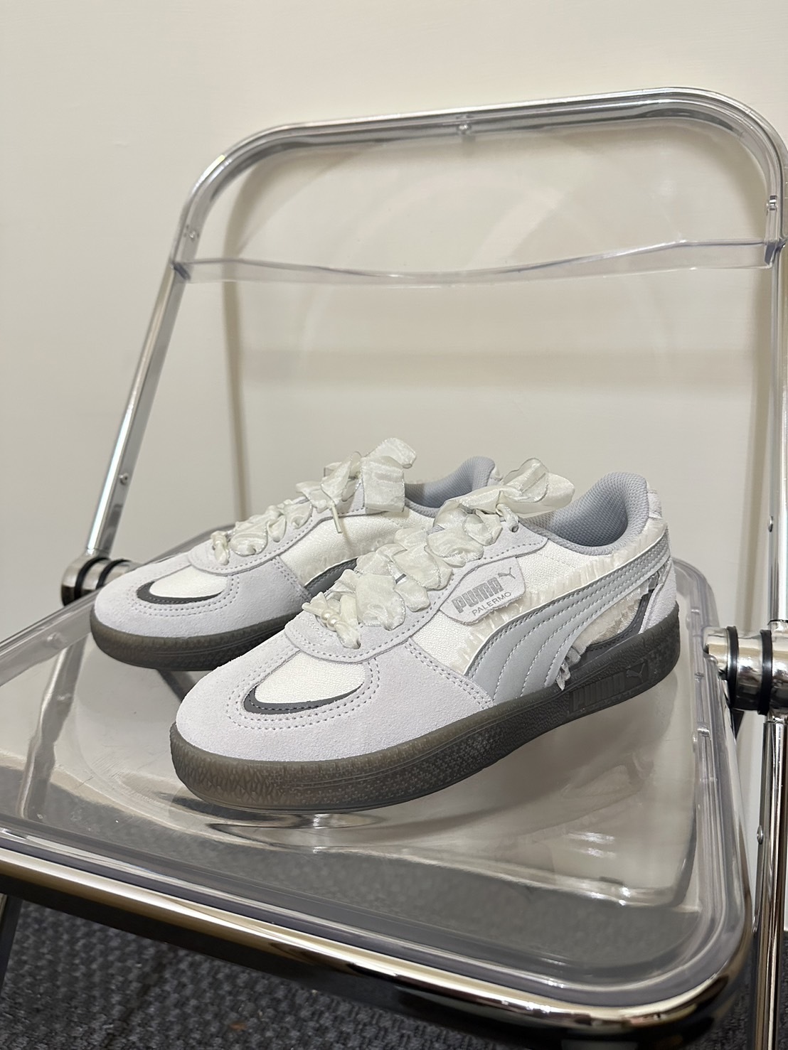 【APAIR】預購 PUMA PALERMO 蕾絲 珍珠墜飾 芭蕾風 迷霧灰 401286-01