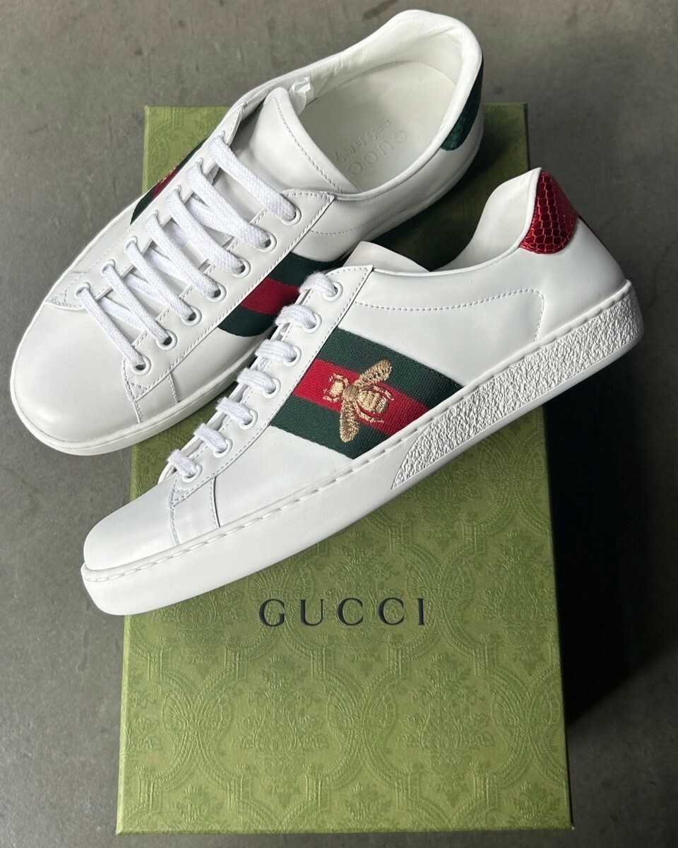Nearly 50% off GUCCI classic embroidered bee white shoes