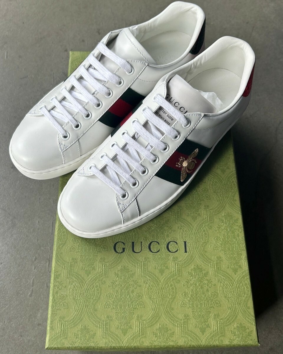 Nearly 50% off GUCCI classic embroidered bee white shoes