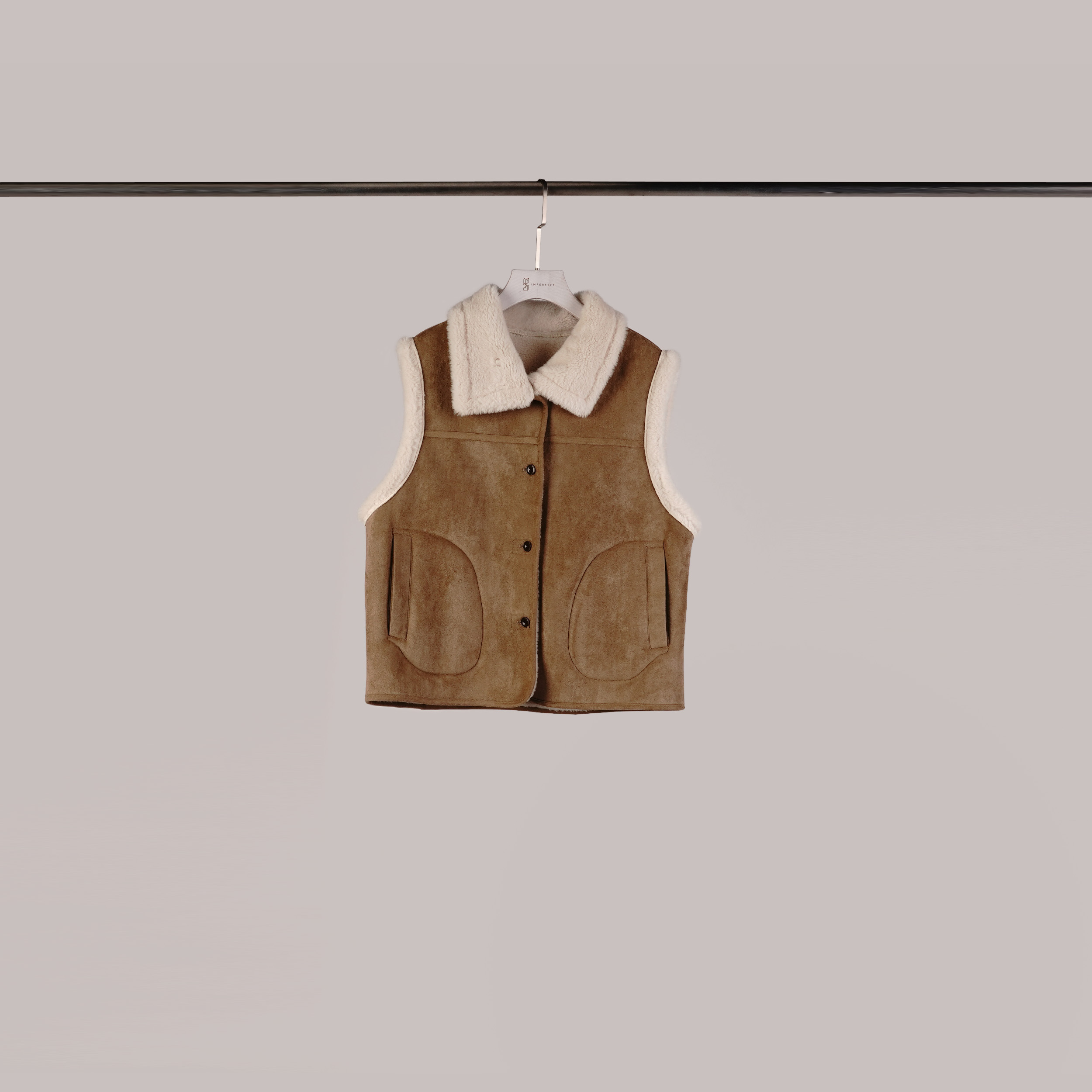 牛角扣毛毛背心 | 淺卡其