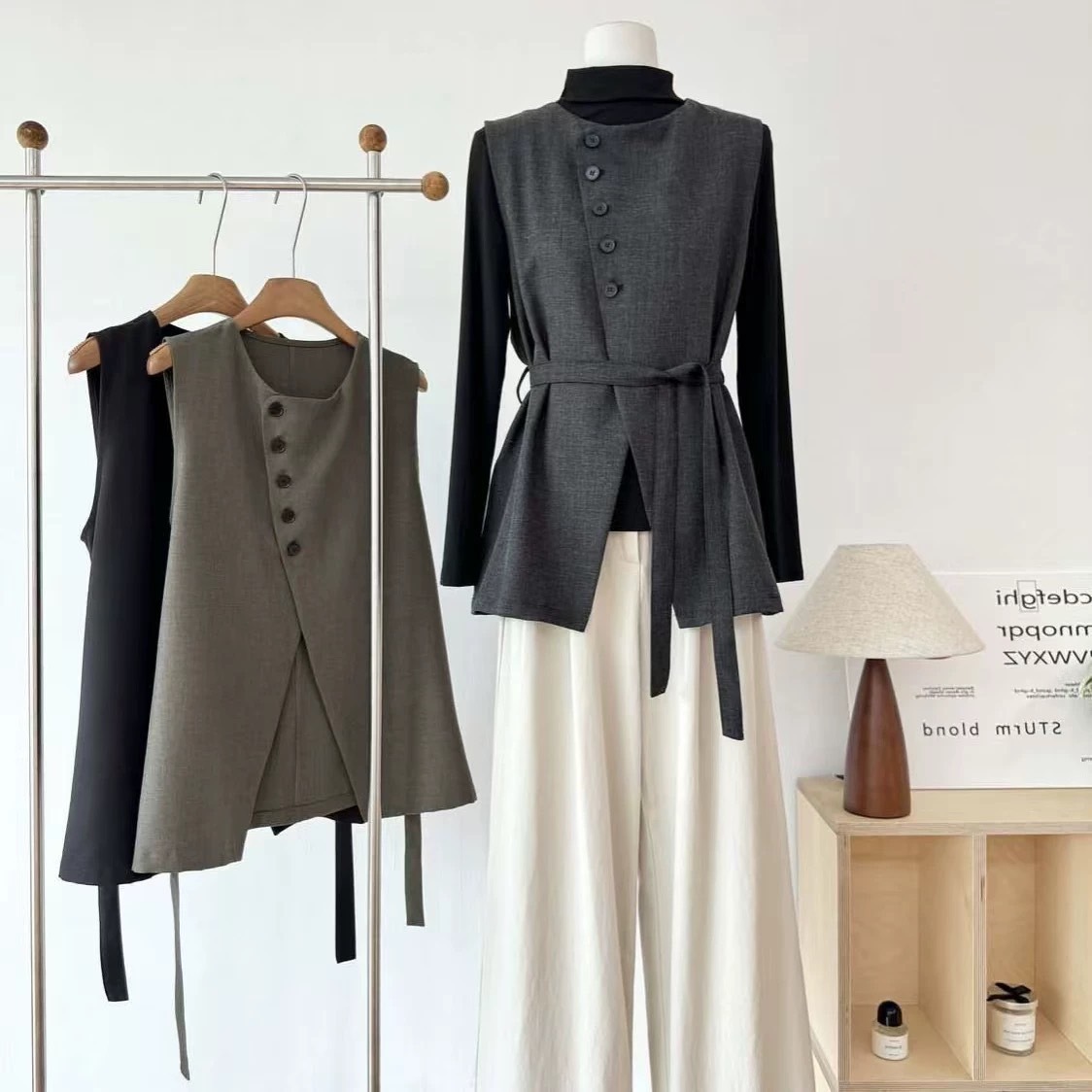 春 綁帶開岔設計背心-三色預購