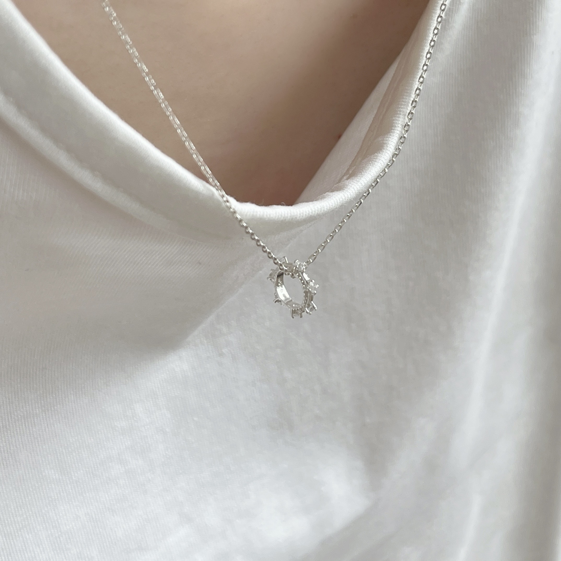 整圈滾邊小四爪白托帕石圈圈串飾