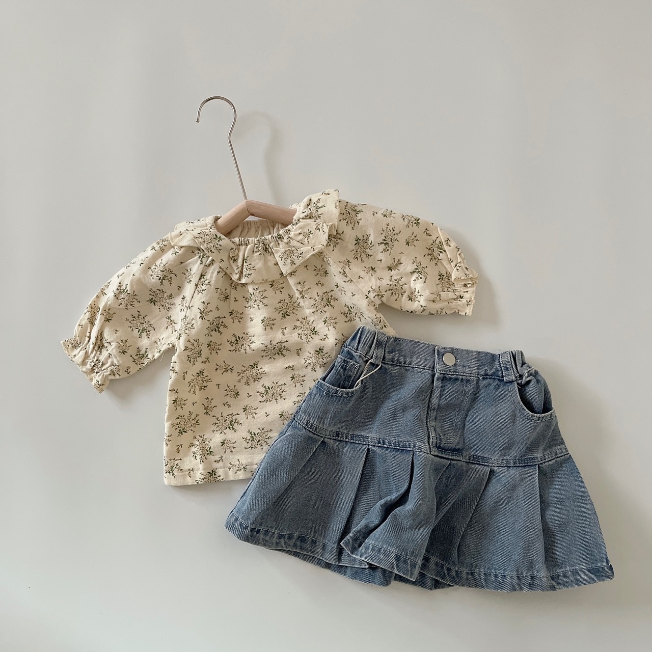 碎花荷葉領上衣