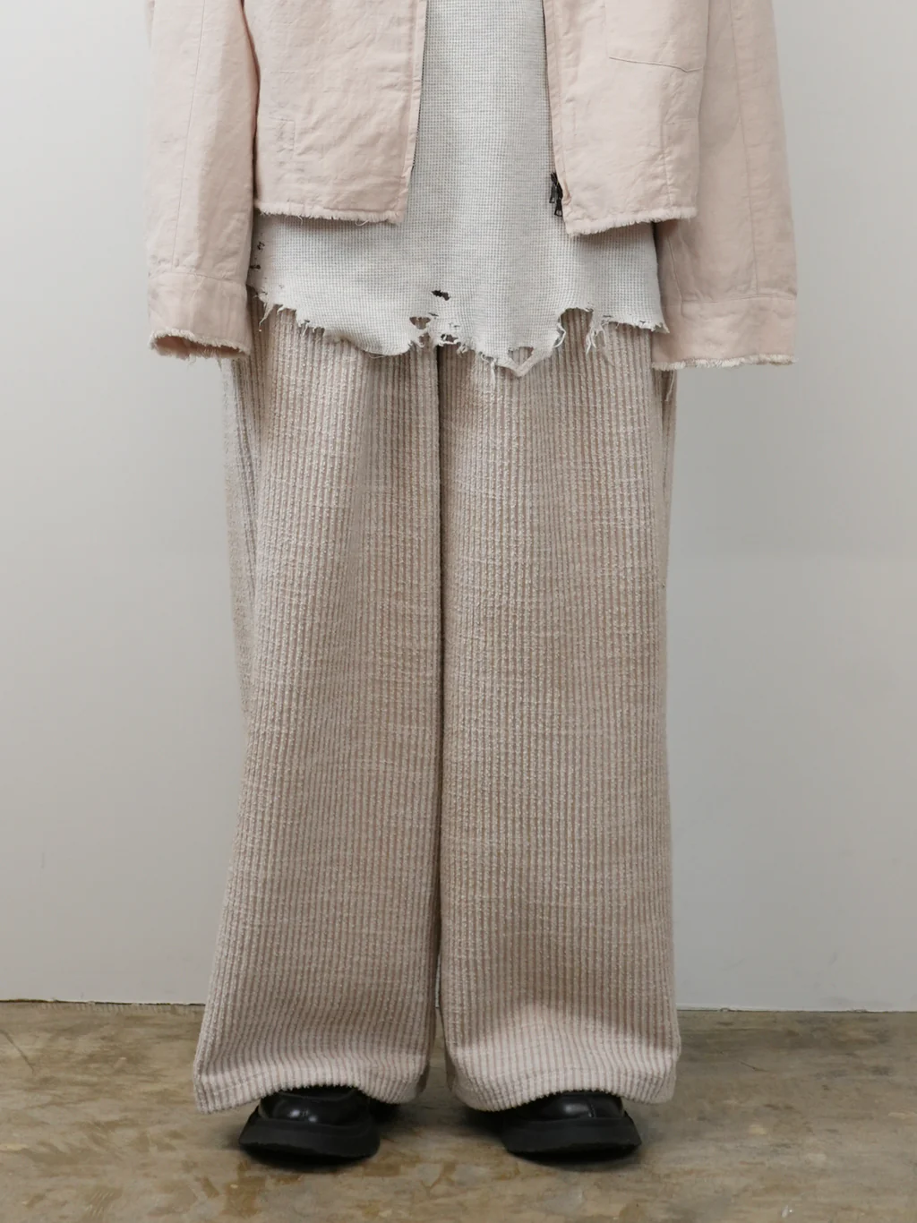 ANCELLM - CUT STRIPE EASY SLACKS / BLACK