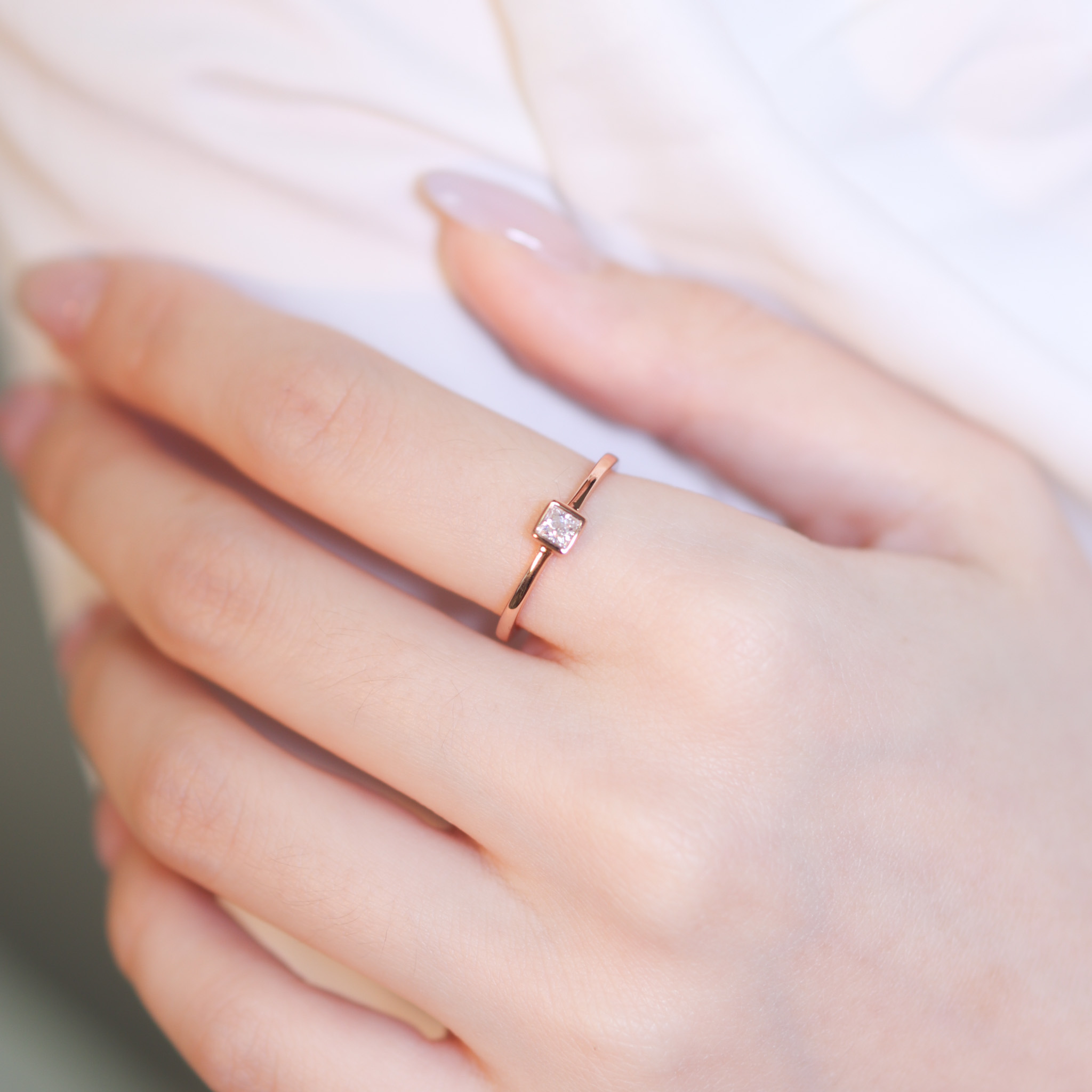 | 925純銀・ 厚鍍玫瑰金 ・莫桑石 | 鑽光方糖戒指 | RI0832 |