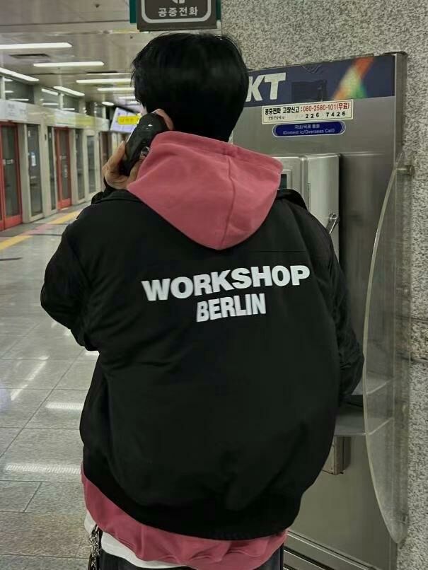 淨色反領英文字拉鍊外套(薄夾棉) JK2503