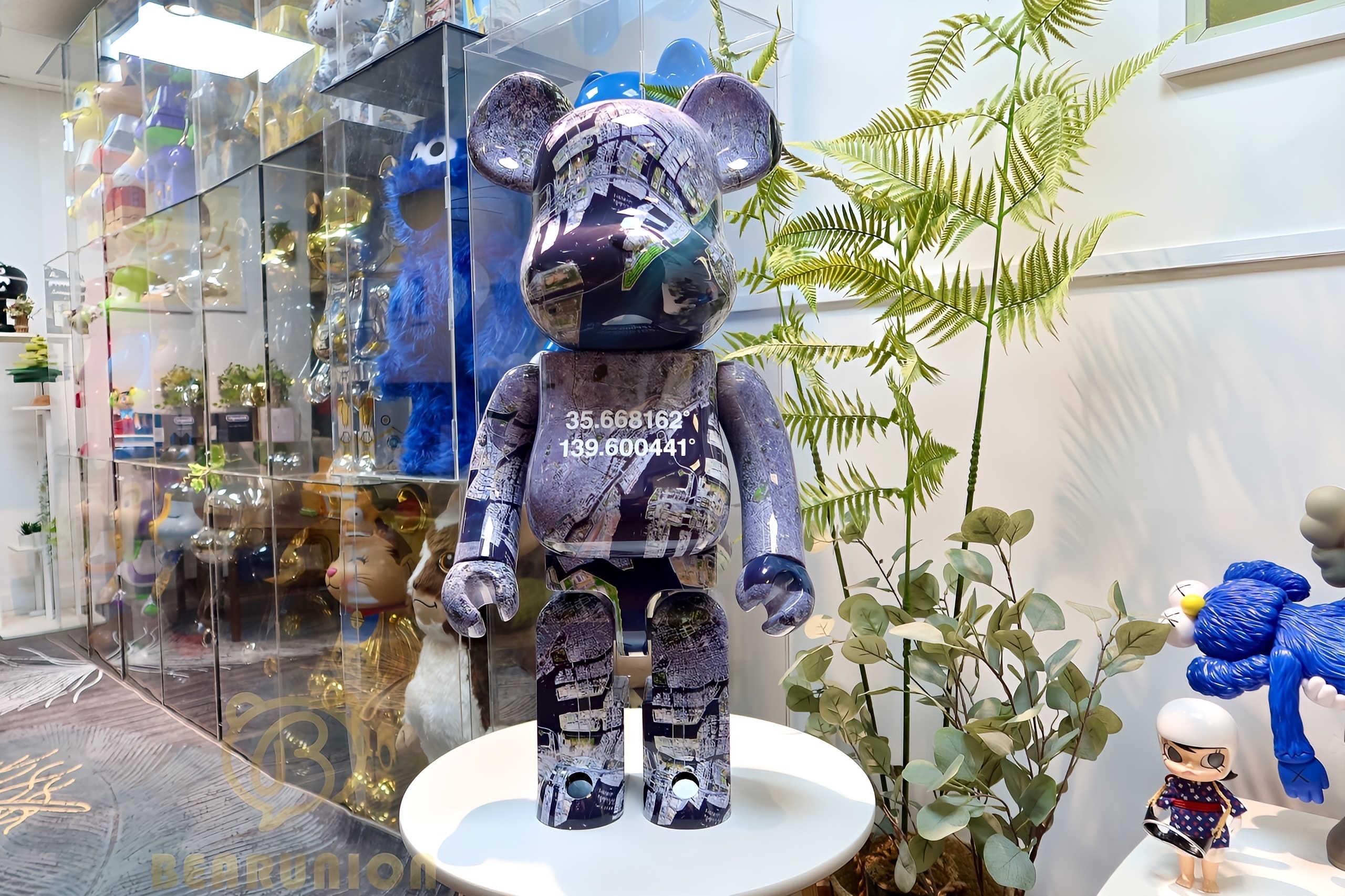 🥇現貨🥇Bearbrick 1000% TOKYO Overview