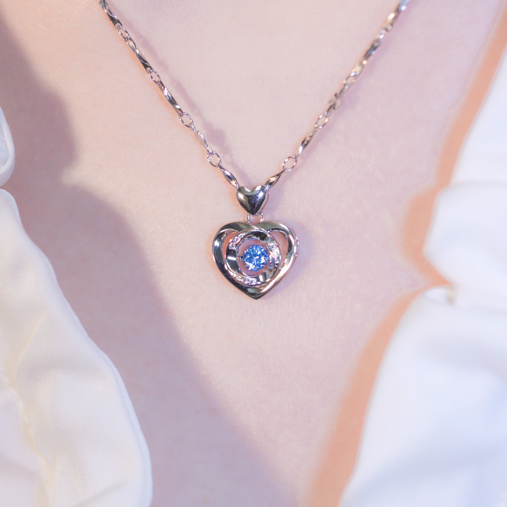 | 925純銀・厚鍍白金 | 懸浮漫藍愛意循環項鍊 | NE1337 |