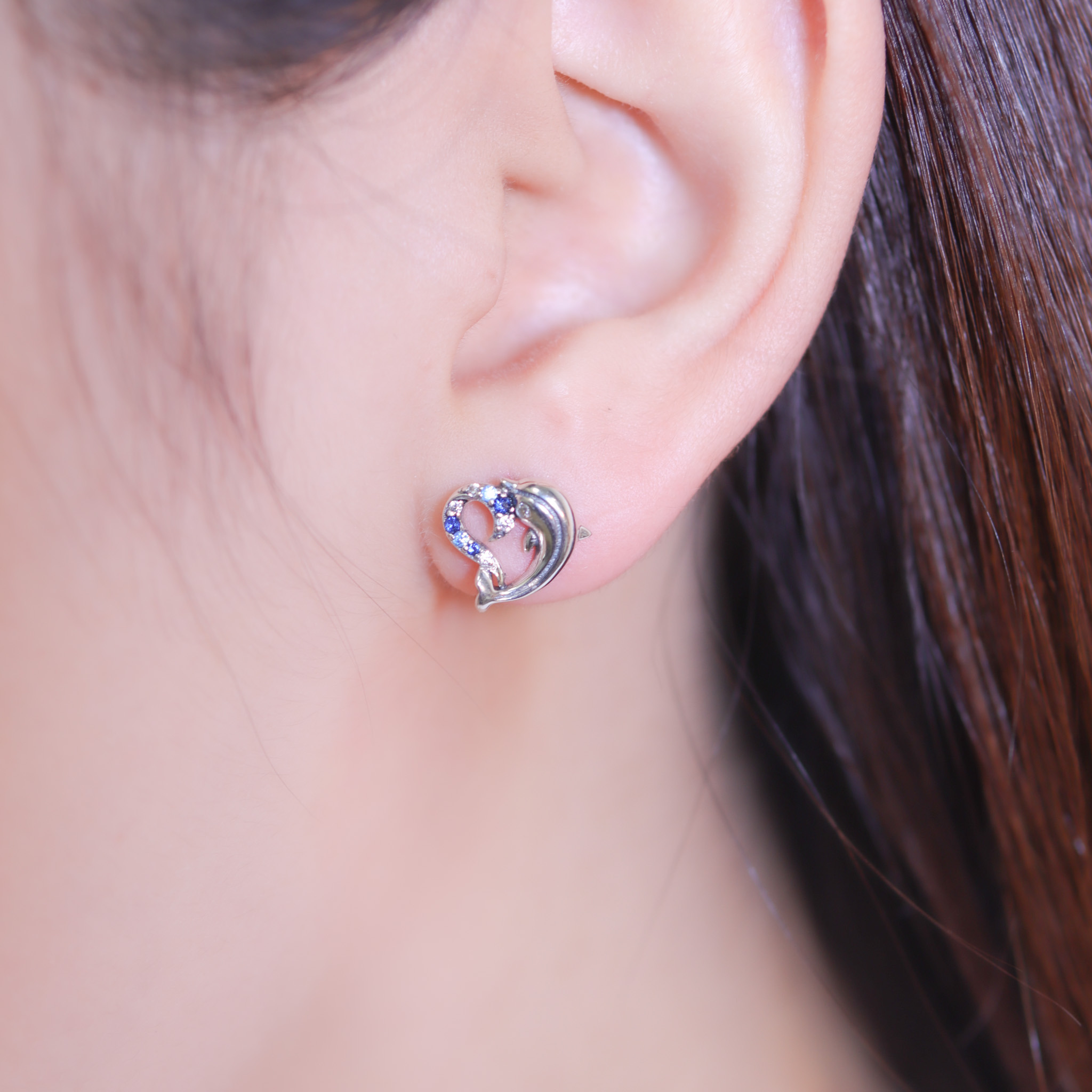 | 925純銀・厚鍍白金 | 漫藍海豚愛意耳環 | EA0938 |