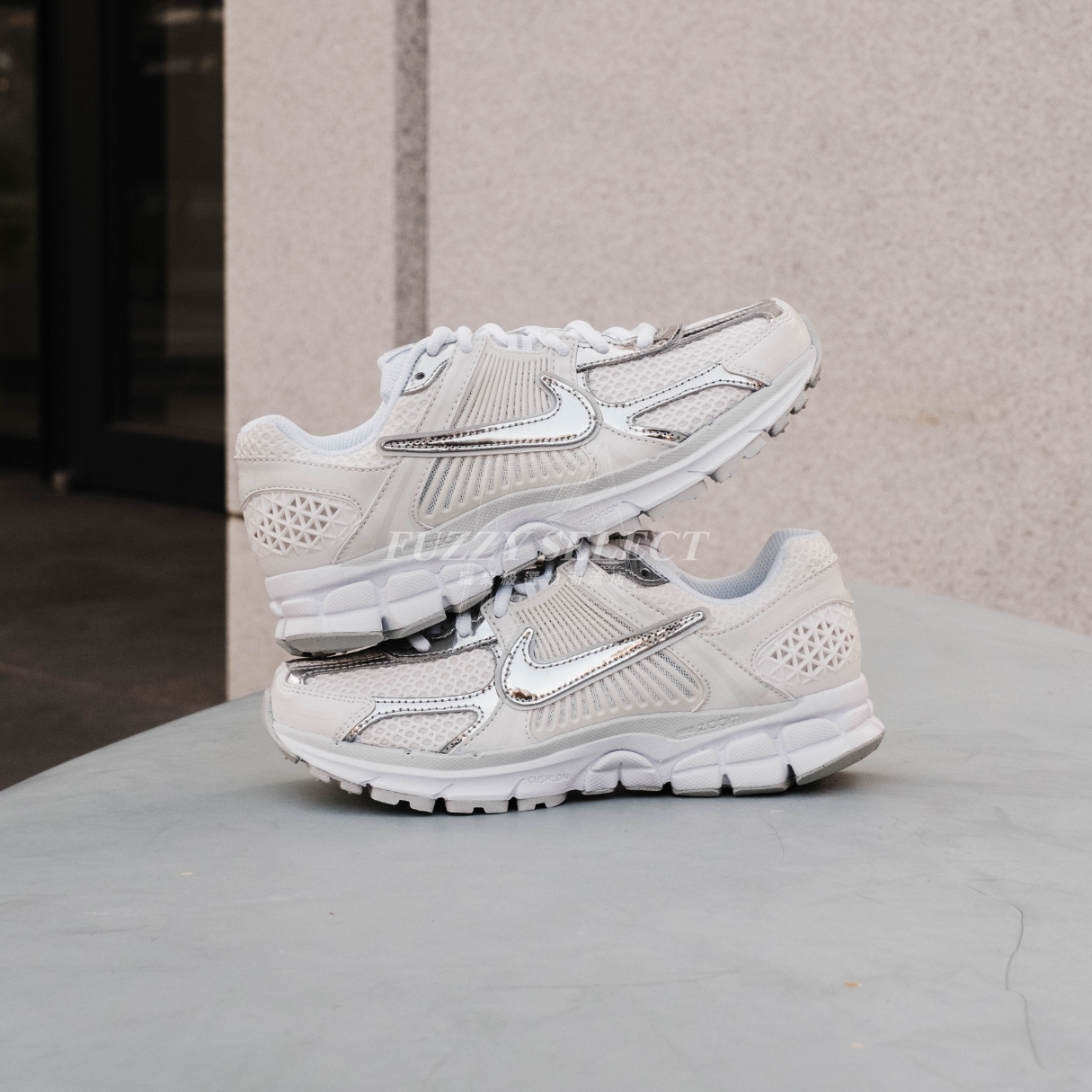 【逢甲 FUZZY】W Nike Zoom Vomero 5 "Chrome Toe" 白銀 HF7723-100