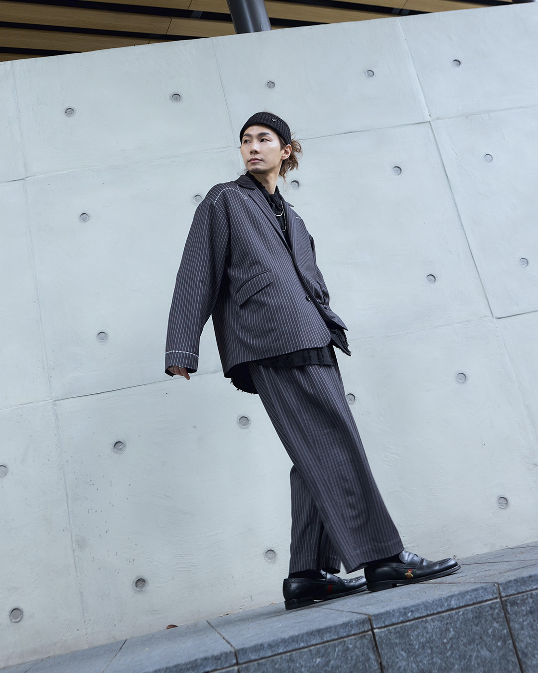 四季皆可 刺繡縫線 繭型西裝寬褲－條紋深灰