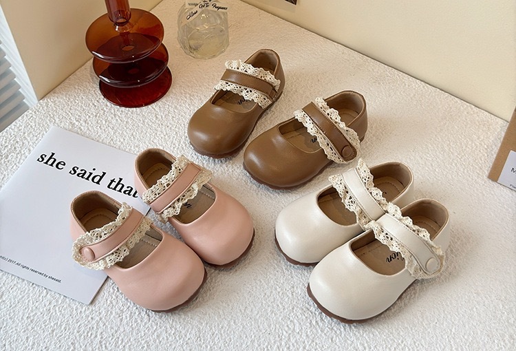 現貨米色尺寸 22 內長14.0cm 尺寸 26 內長 16.0cm｜法式平底軟底鞋