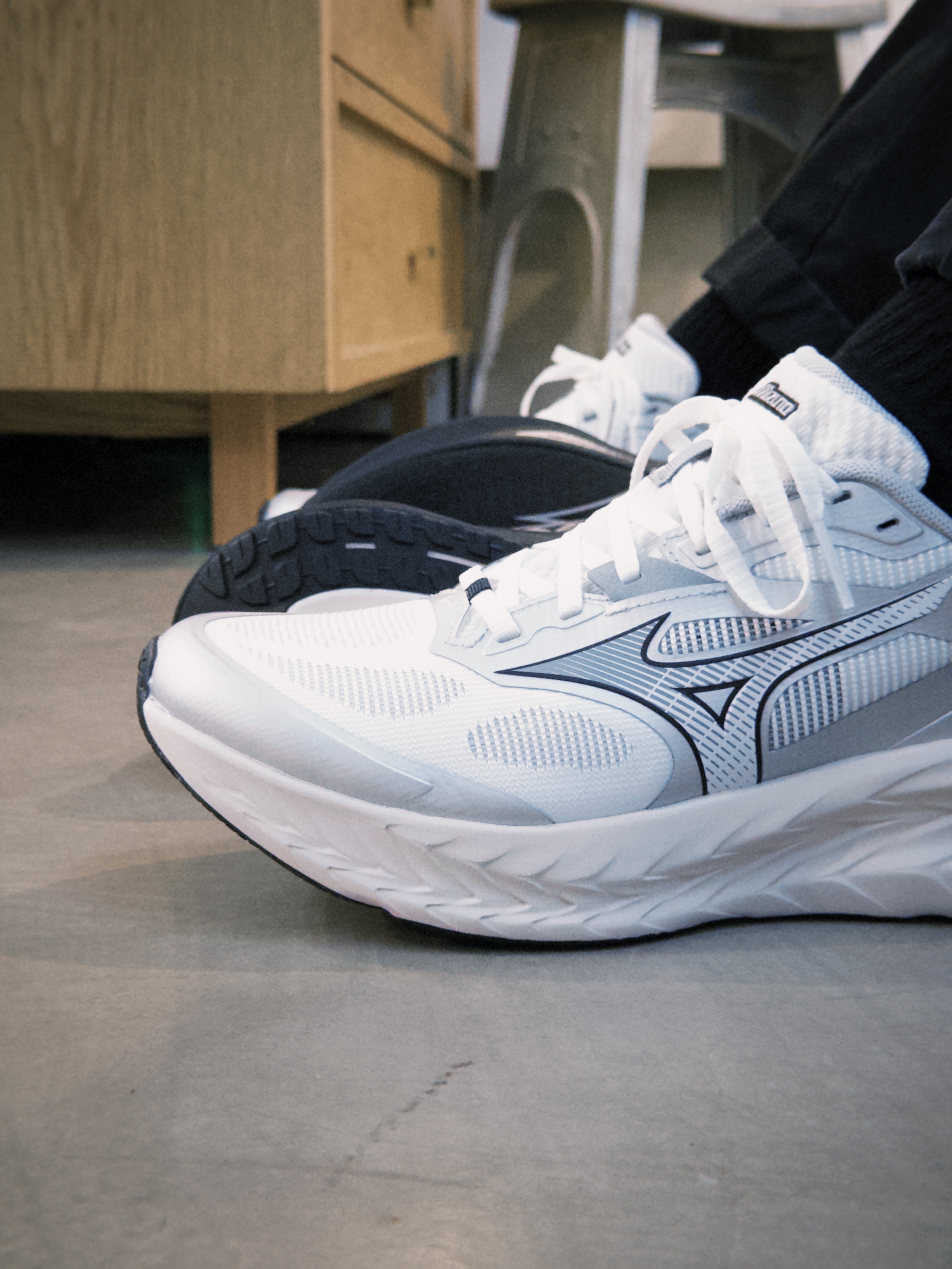 [預訂] Mizuno Astro X While Silver D1GH250506