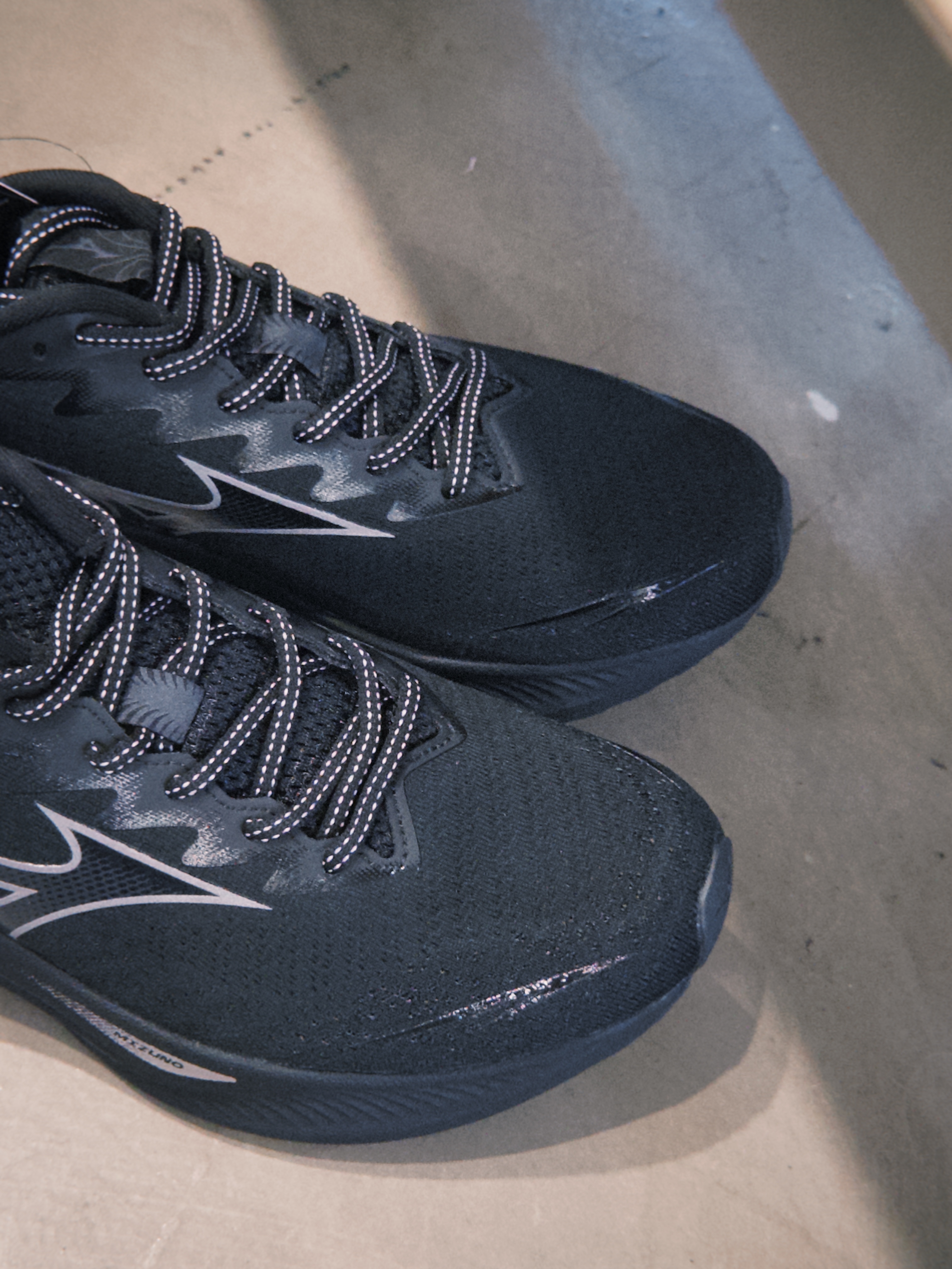 [預訂] Mizuno Astro Plus Black Silver D1GH240101