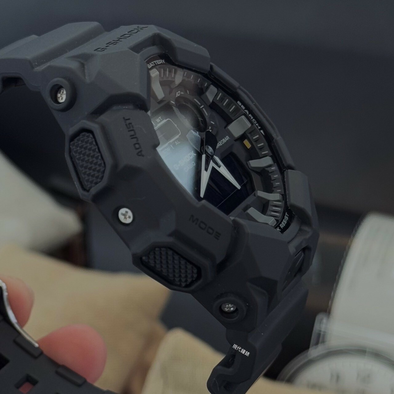 【G-SHOCK】GA-010 系列 OUT DOOR 風酷黑指針電子雙顯示錶GA-010-1A1 51.9mm 現代鐘錶